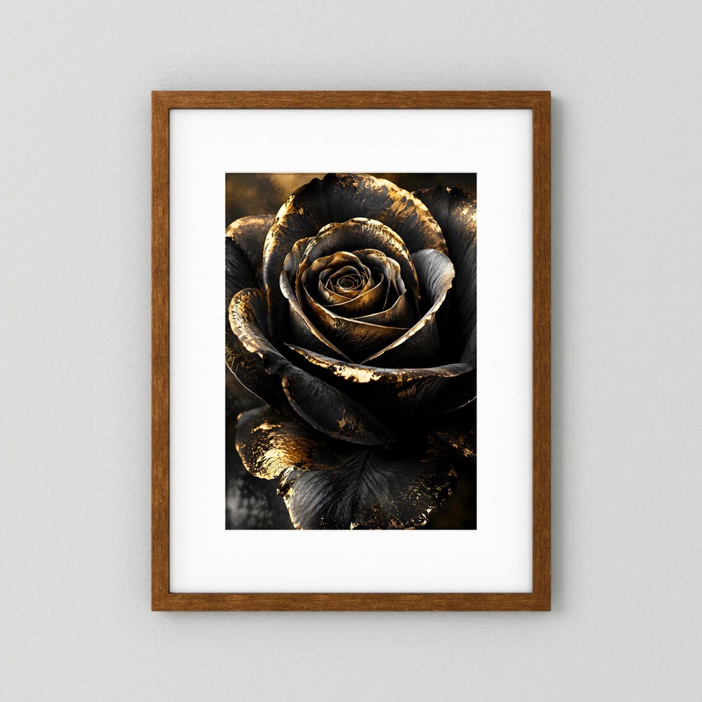 Poster mit schwarzer Rose und goldenen Akzenten im braunen Holzrahmen