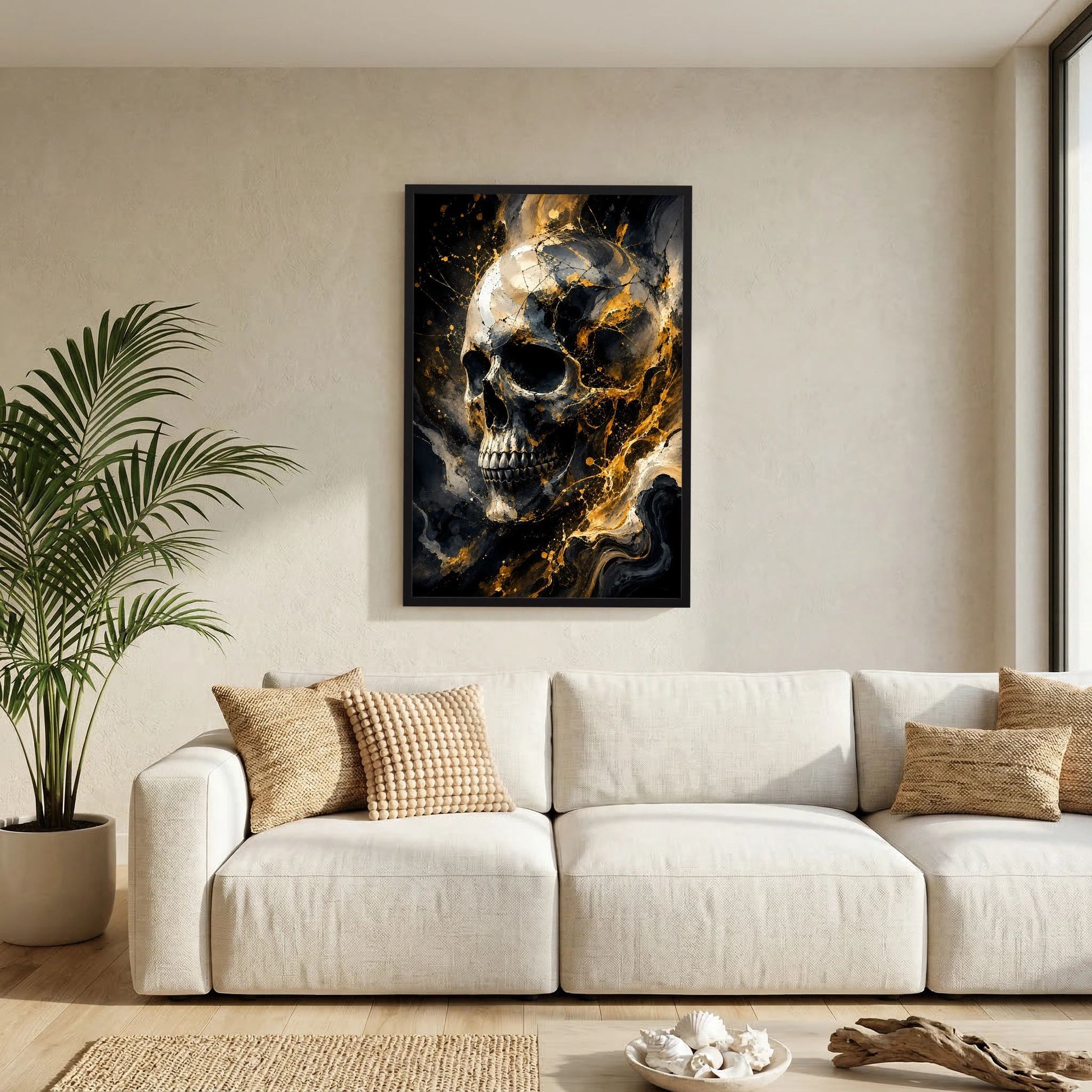 Poster mit Totenkopf-Motiv in Schwarz und Gold, hochkant im schwarzen Rahmen an der Wand.