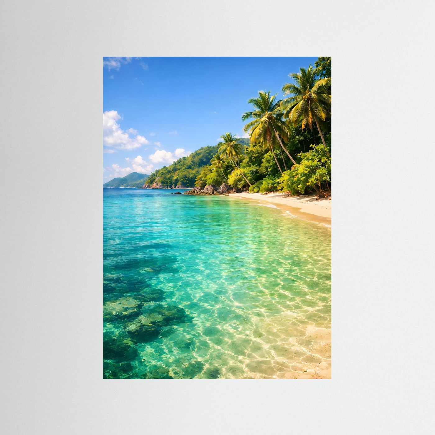 Strandposter im Hochformat mit türkisfarbenem Meer, Sandstrand und Palmen
