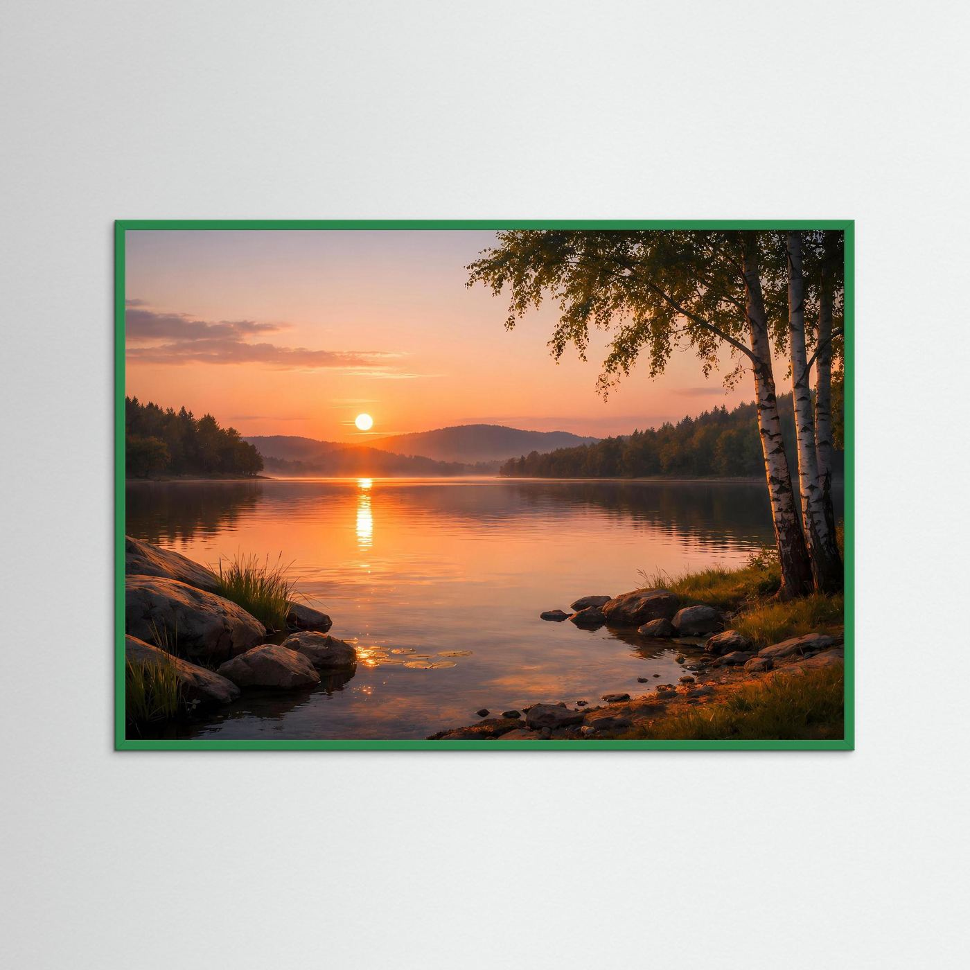 Landschaftsposter mit grünem Rahmen: Sonnenuntergang am See, Birken rechts am Ufer