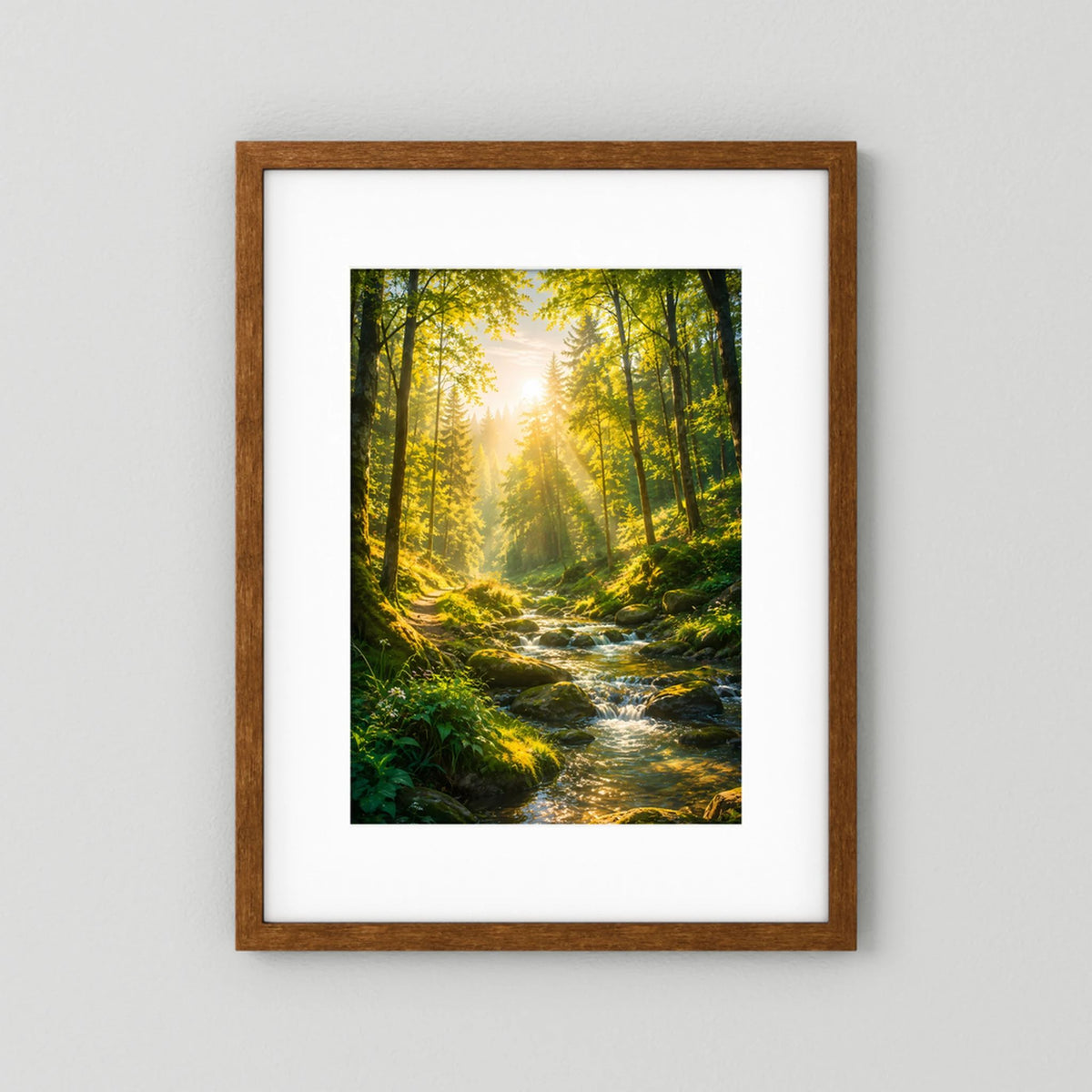 Poster mit dunklem Holzrahmen und weißem Passepartout: Waldbach im Sonnenlicht, Hochformat