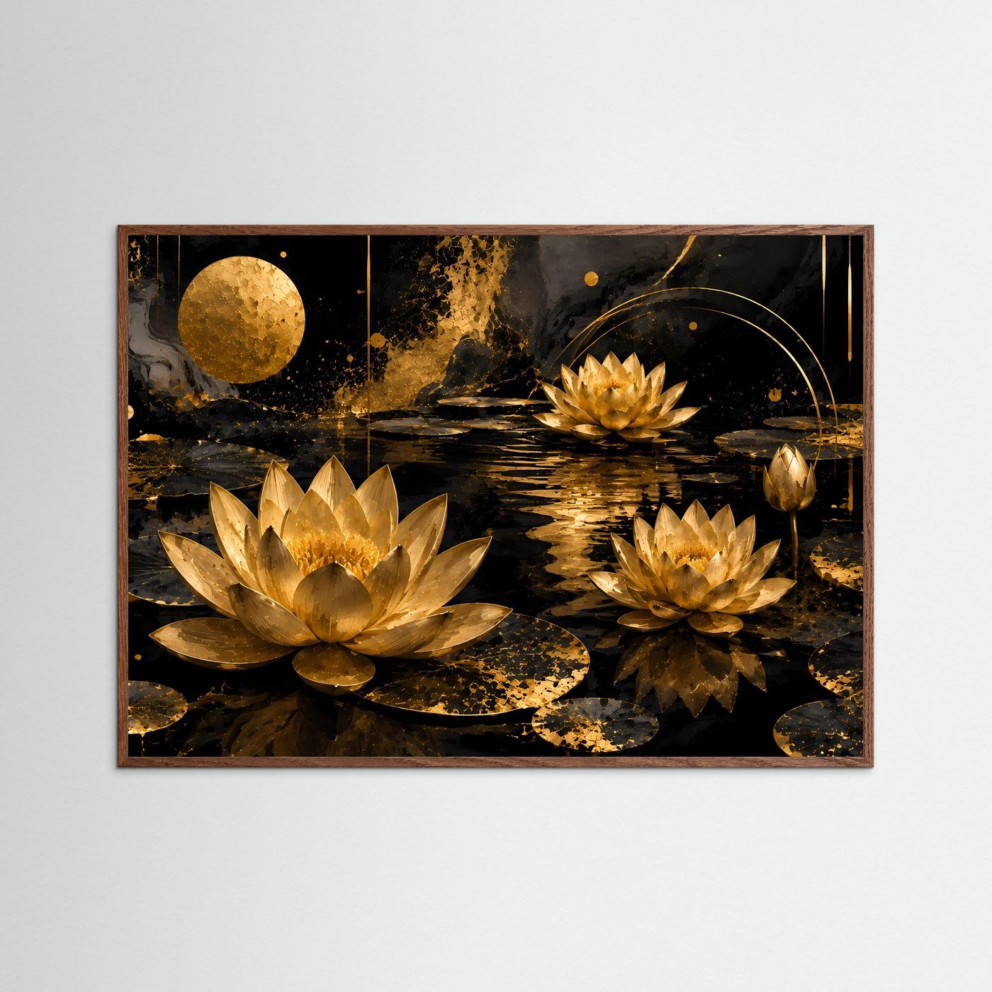 Wandbild mit goldenen Lotusblüten auf dunklem Wasser, mit dunklem Holzrahmen