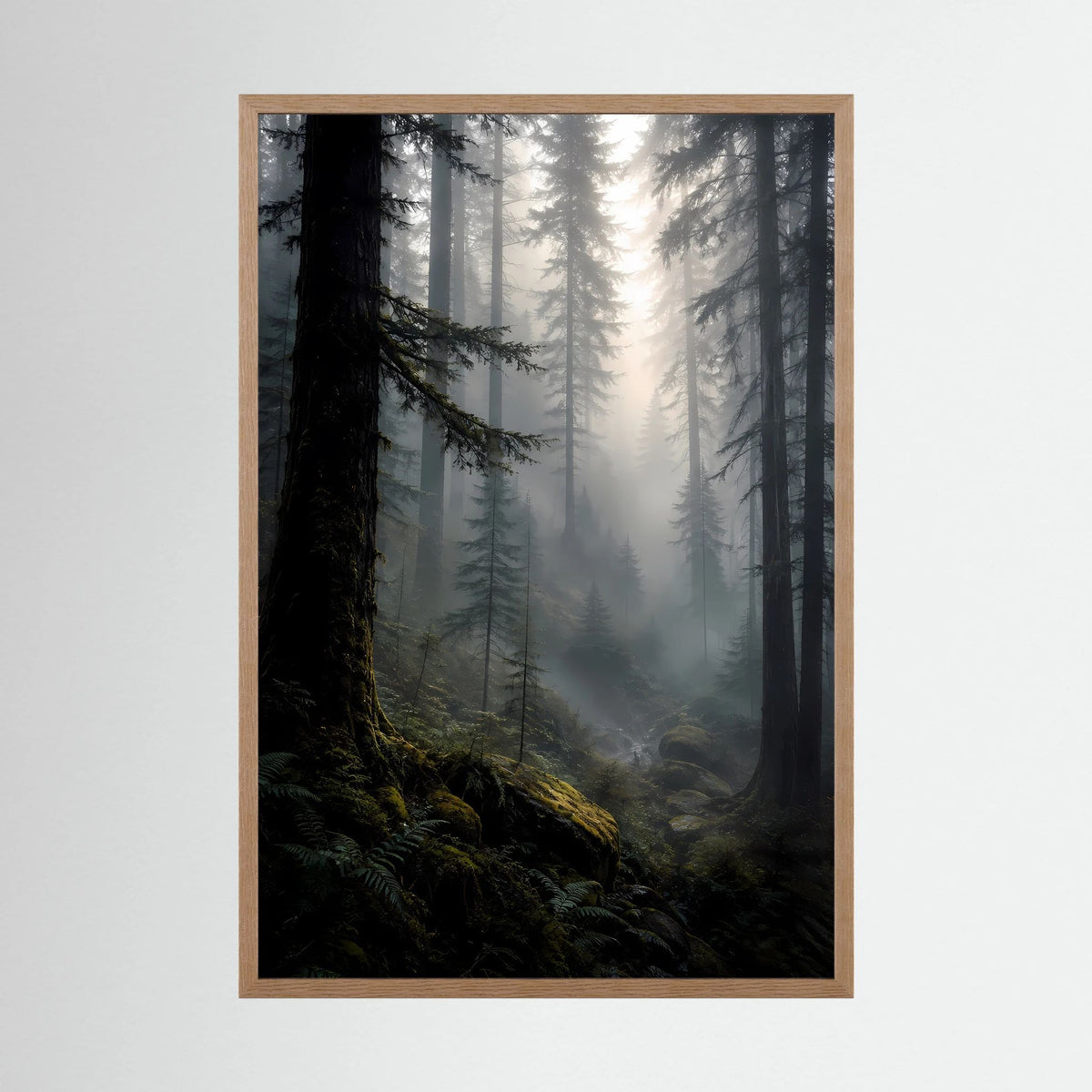 Poster im Hochformat mit dunklem Wald und Lichtstrahlen, Holzrahmen in Naturtönen