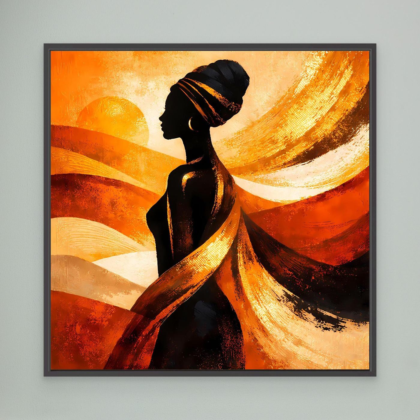 Gerahmtes Leinwandbild: Silhouette afrikanischer Frau, goldene Pinselstriche, dunkler Rahmen.