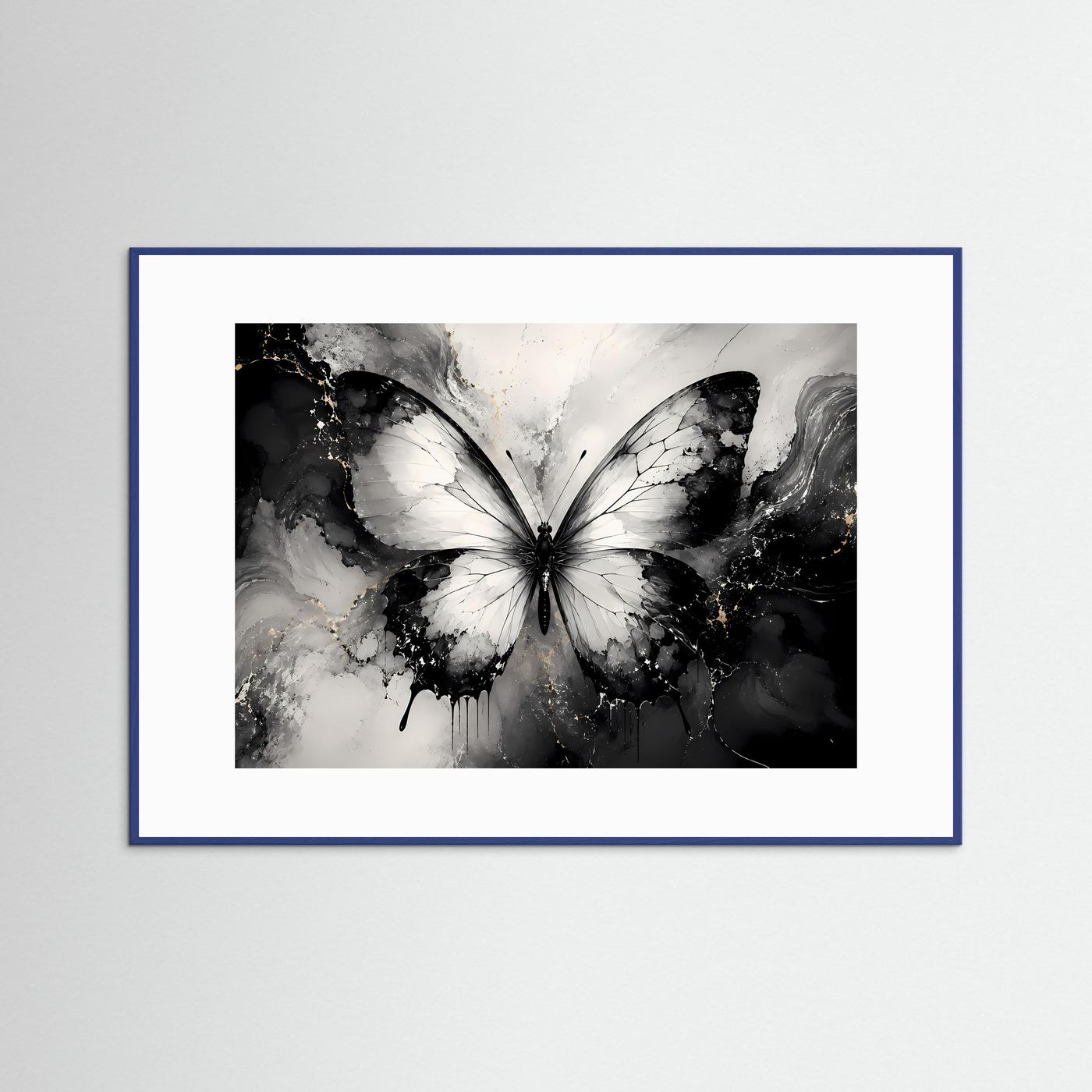 Gerahmtes Wandbild mit abstraktem Schwarzweiß-Schmetterling in Blau-Rahmen