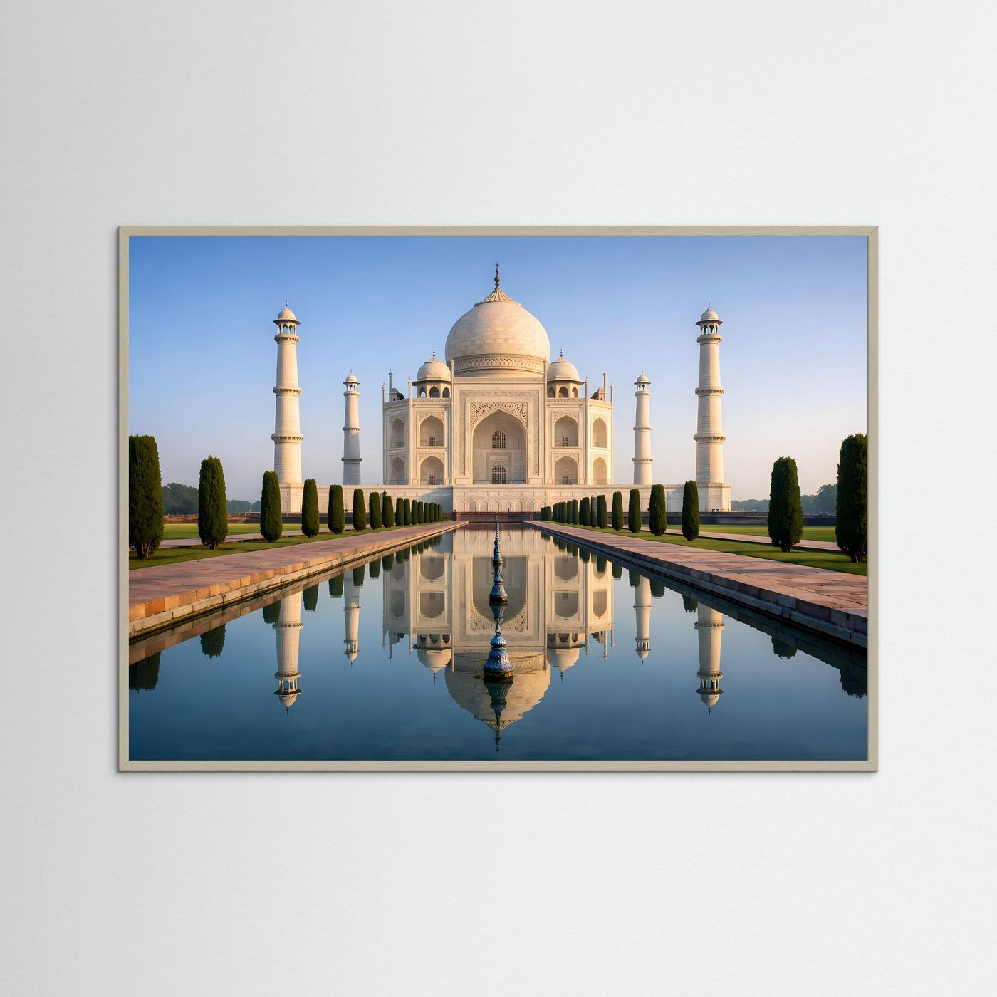 Poster Taj Mahal mit Spiegelung im Wasser, blauer Einfassung, Querformat