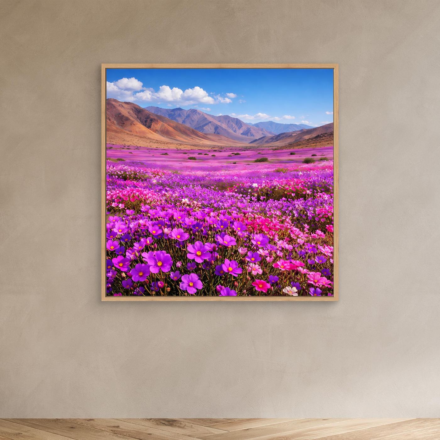 Leinwandbild mit lila Blumenwiese und Berglandschaft im Eichenrahmen