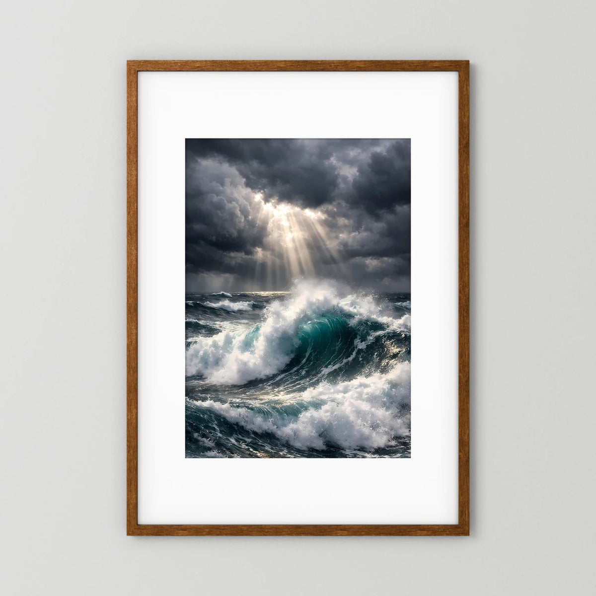 Wandbild mit Sturmmeer und Wasserfall-Lichtstrahl in dunklen Wolken, Holzrahmen dunkel