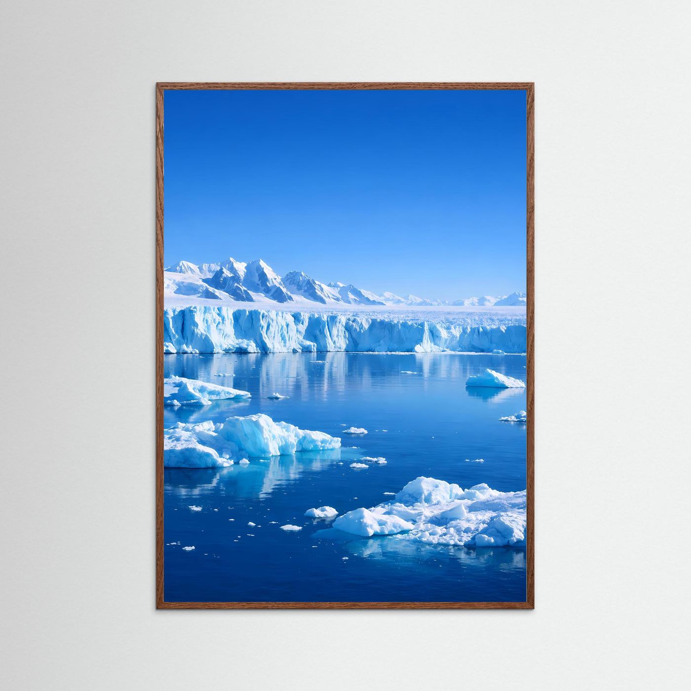 Gerahmtes Naturposter Antarktis-Gletscher mit blauem Wasser und Eisblöcken, brauner Holzrahmen