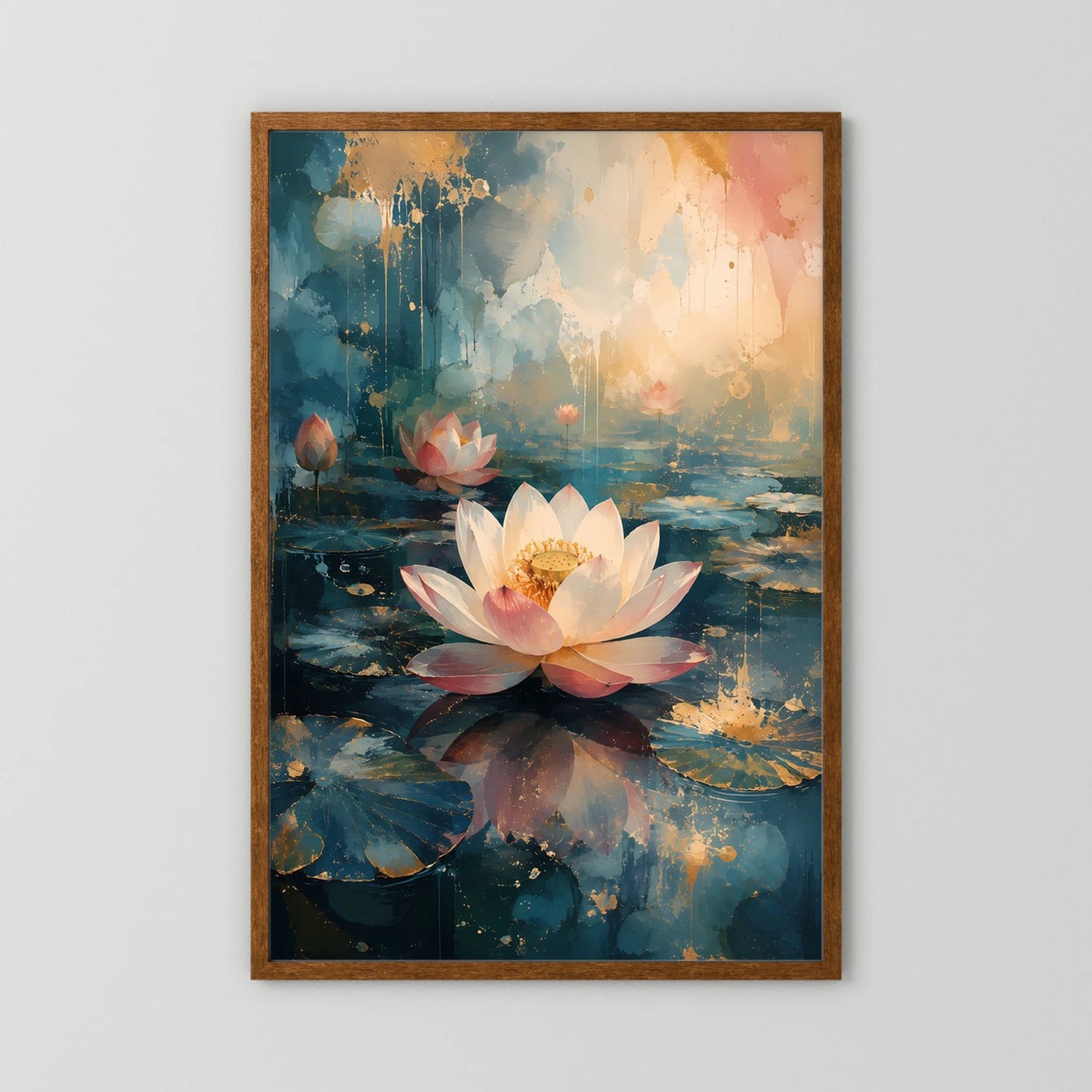 Lotusposter mit Seerosen, goldverträumtem Wasserspiegel in Petrol und Rosa, brauner Rahmen