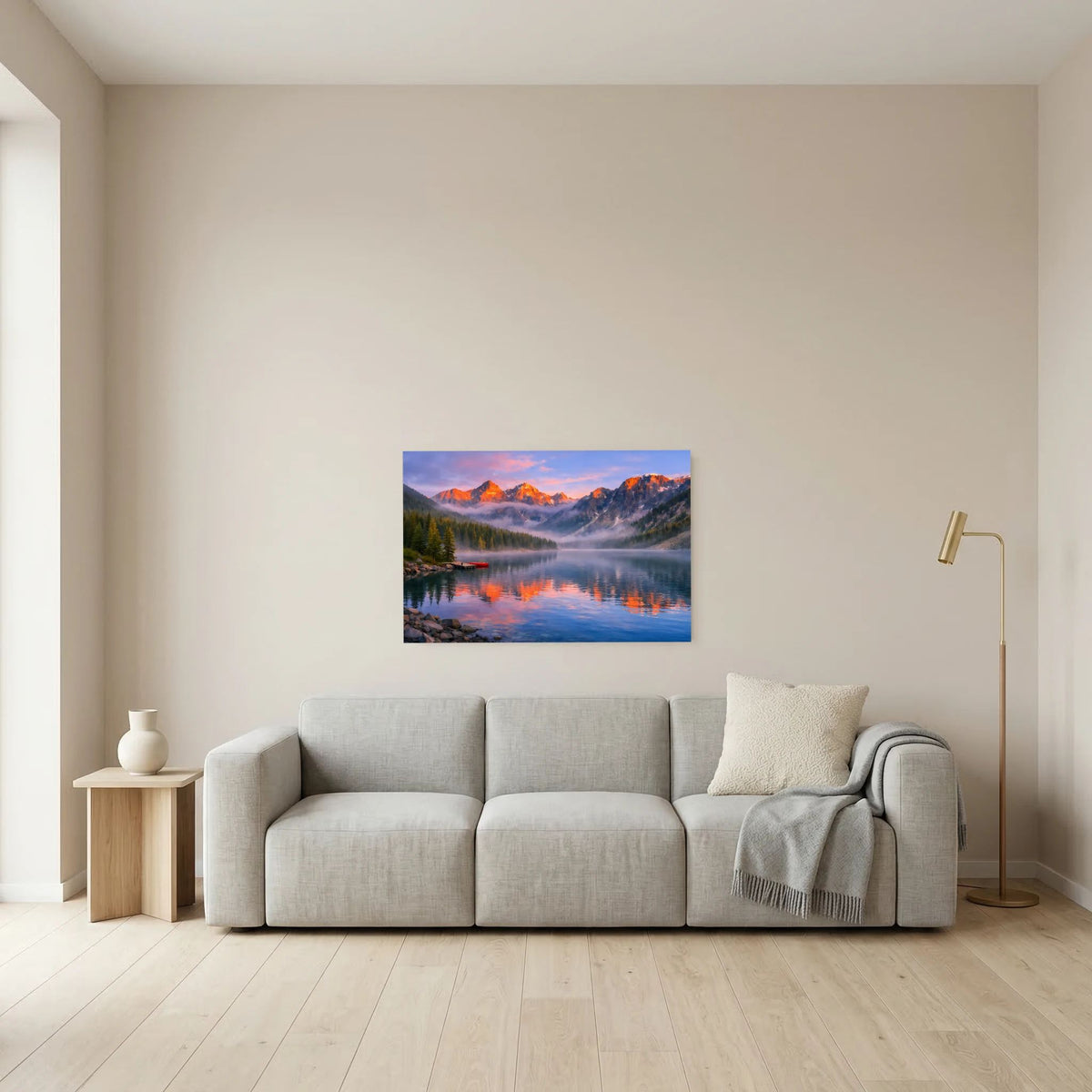 Wandbild im Querformat mit Bergpanorama über ruhigem See, Dunst und warmem Himmelsglühen.