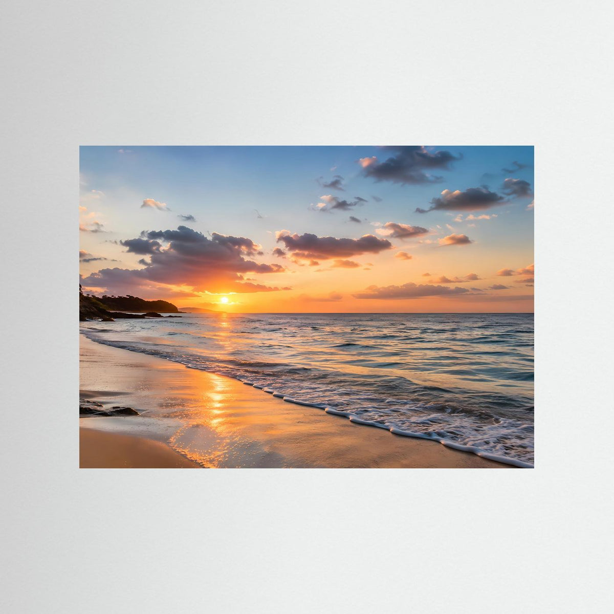 Poster im Querformat mit Sonnenuntergang am Strand, Meer und goldenem Licht, ohne Rahmen