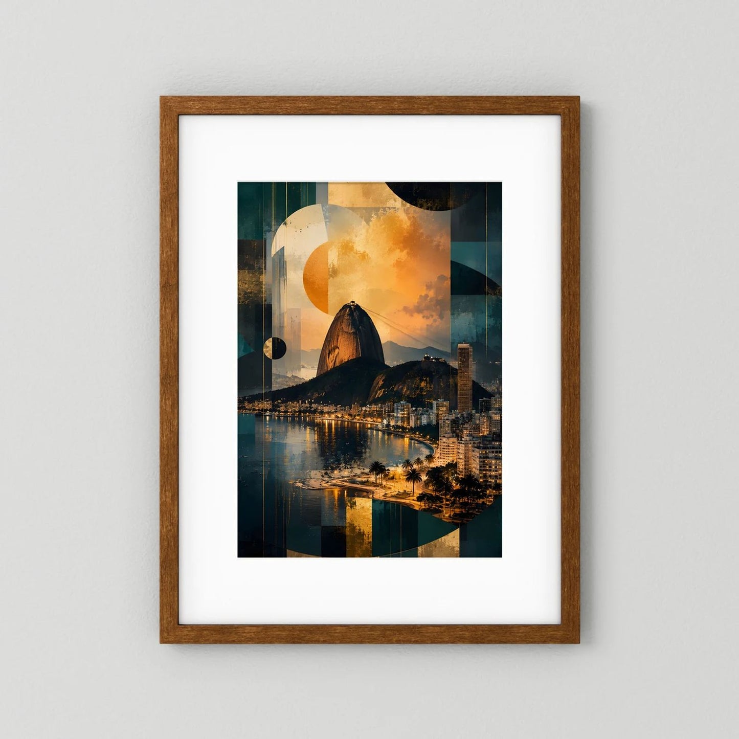 Poster im braunen Holzrahmen: abstrakte Brasilien-Skyline mit Zuckerhut, Mond und Goldakzenten.
