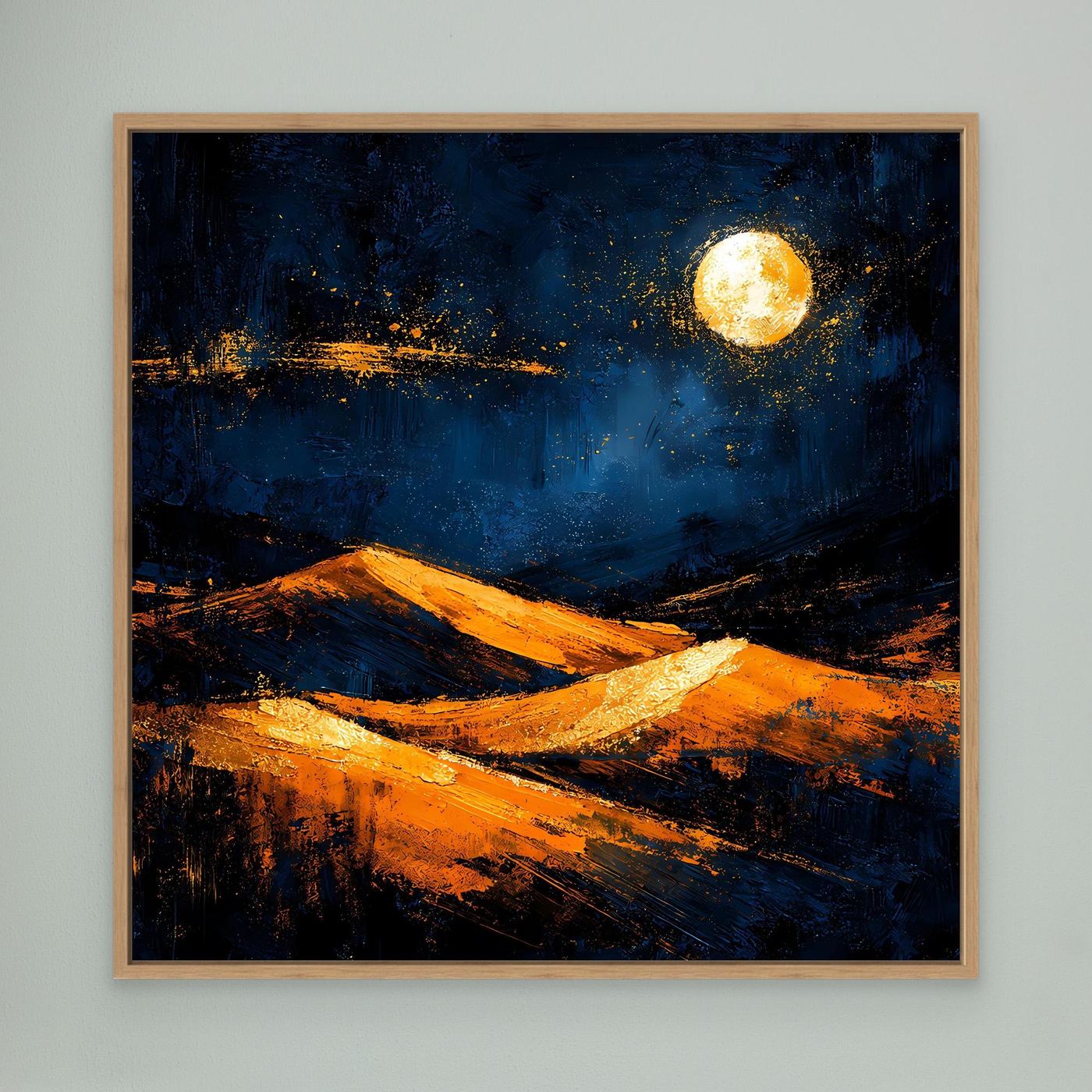 Abstraktes Leinwandbild mit goldener Sonne, orange Dünen und dunklem Blau im Eichenrahmen