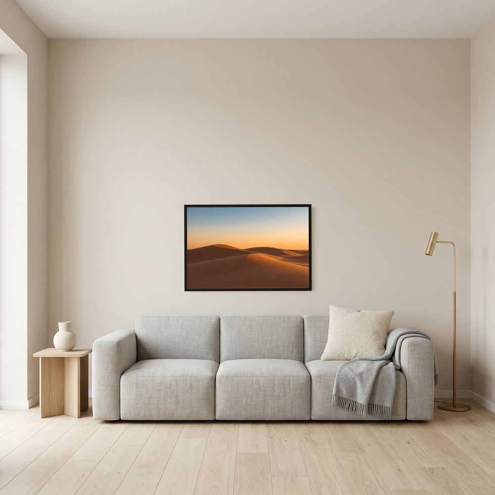 Wüstenlandschaft-Poster im Abendlicht, schwarz gerahmt