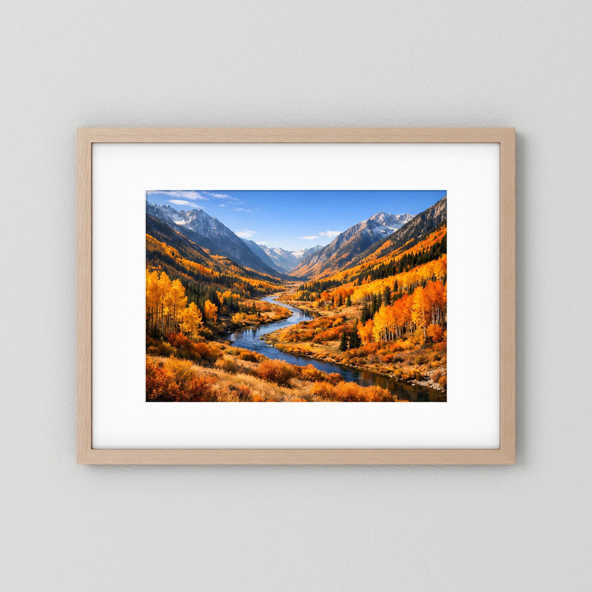Poster im Querformat mit Bergtal und Fluss, Lichtbronzerahmen aus Holz