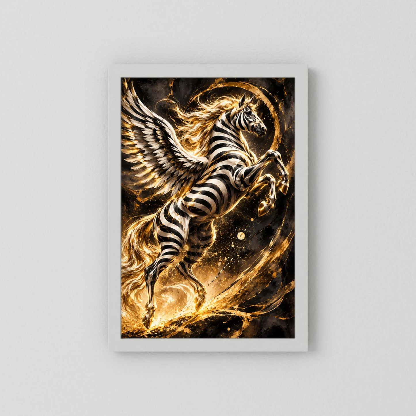 Poster Hochformat mit Zebra-Pegasus, geflügelt in Schwarz, Weiß, Gold, im weißen Rahmen