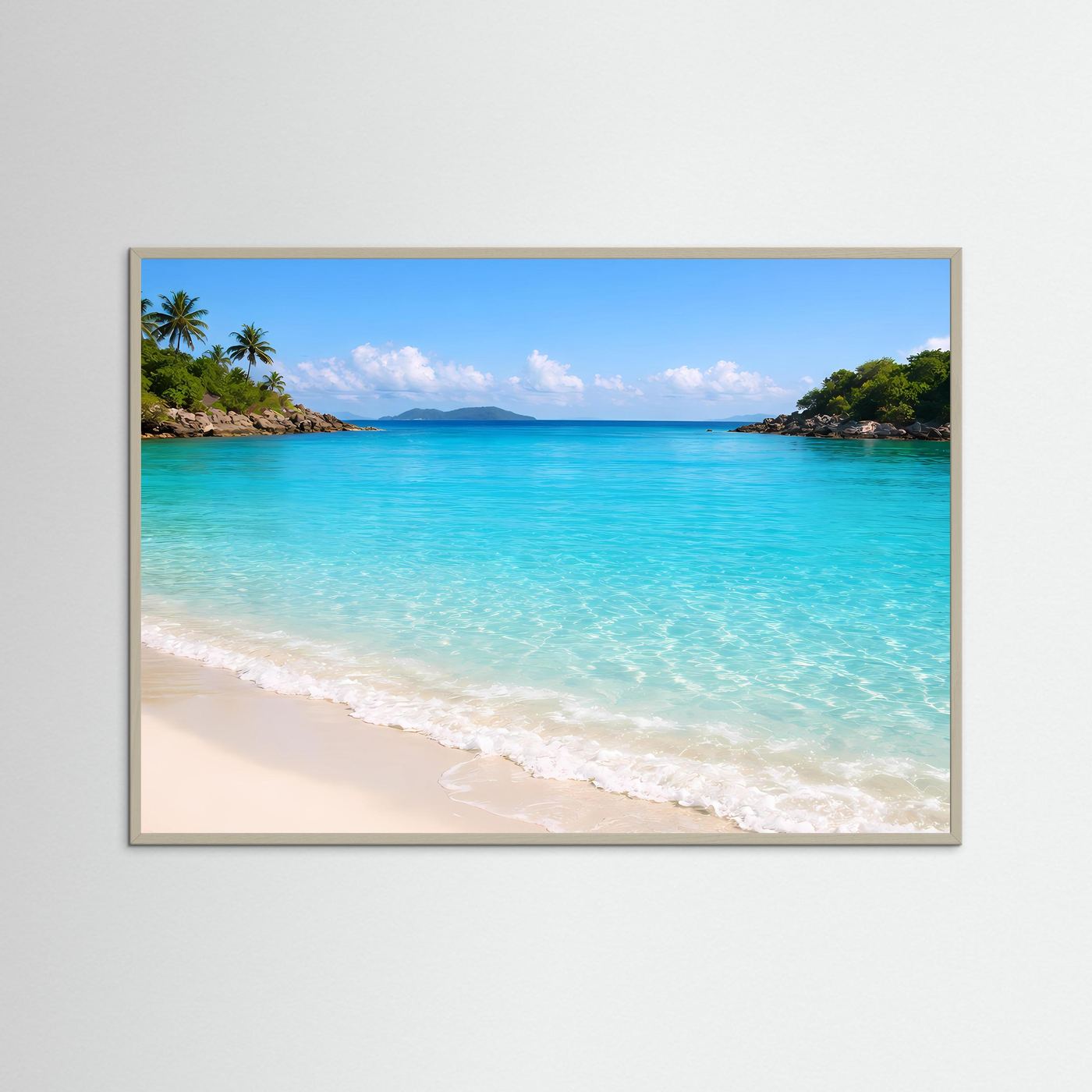 Wandposter mit tropischem Strand, türkisfarbenem Meer und Palmen; cremefarbener Rand
