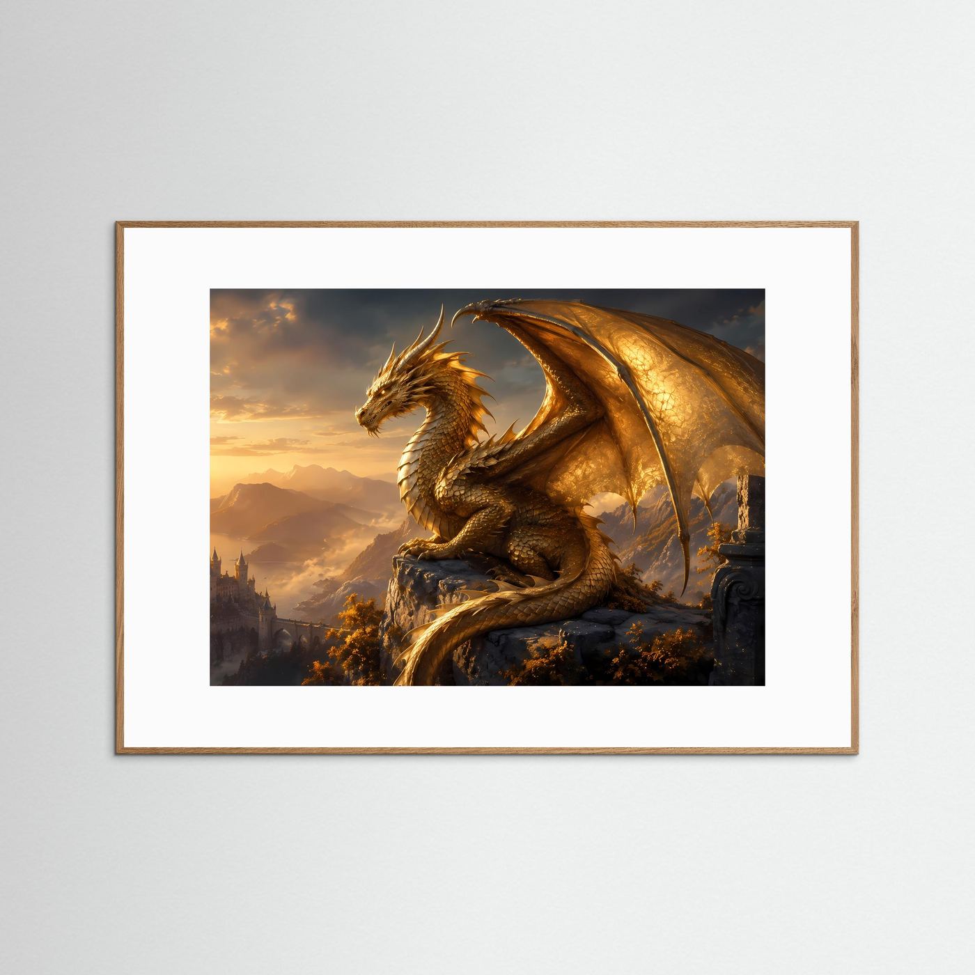 Wandkunst mit goldenem Drachen auf Fels, in hellem Holzrahmen