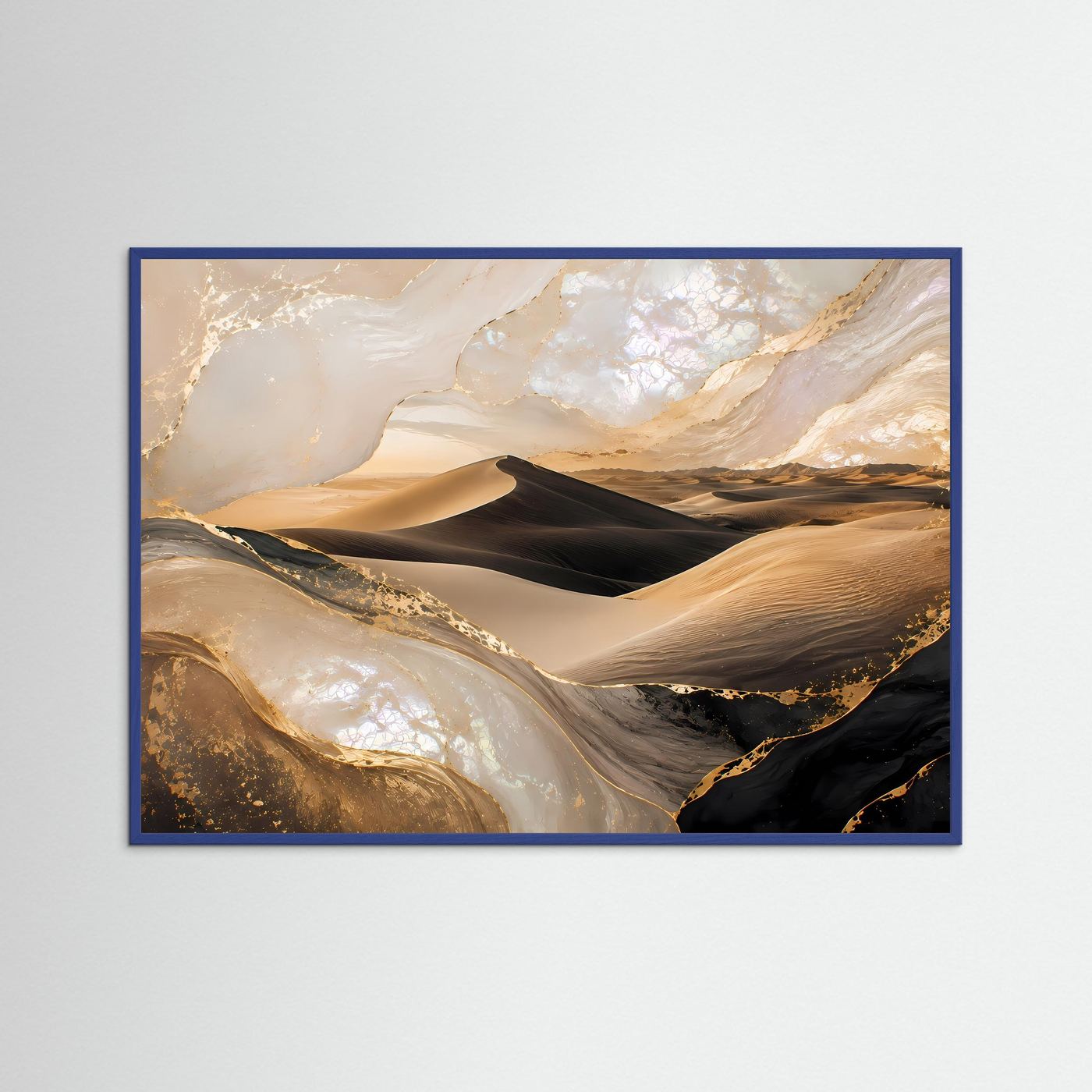 Querformat-Poster im blauen Rahmen mit Wüstenlandschaft, beige Sanddünen und Goldschimmer