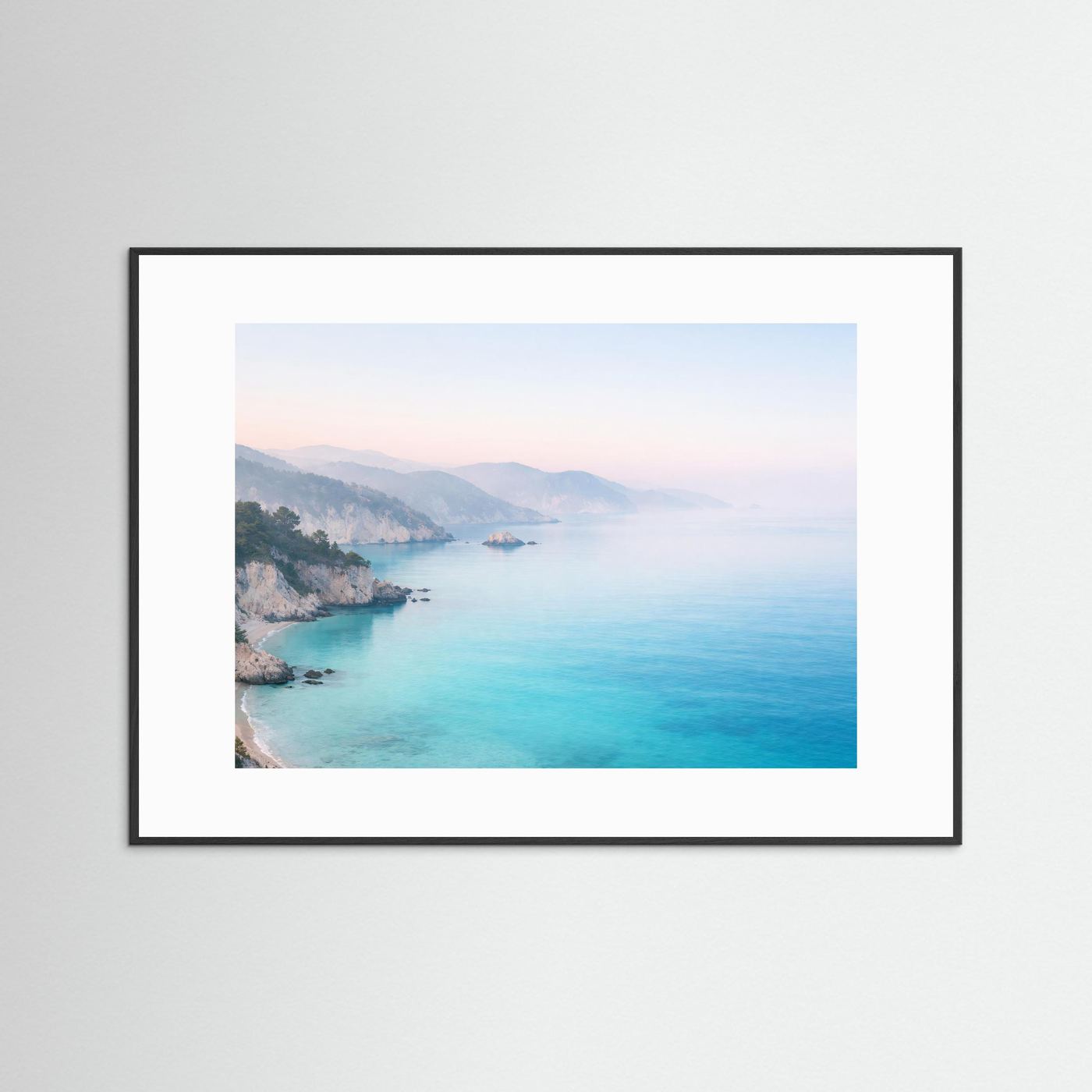 Poster Querformat im schwarzen Rahmen mit Küstenlandschaft und türkisblauem Meer