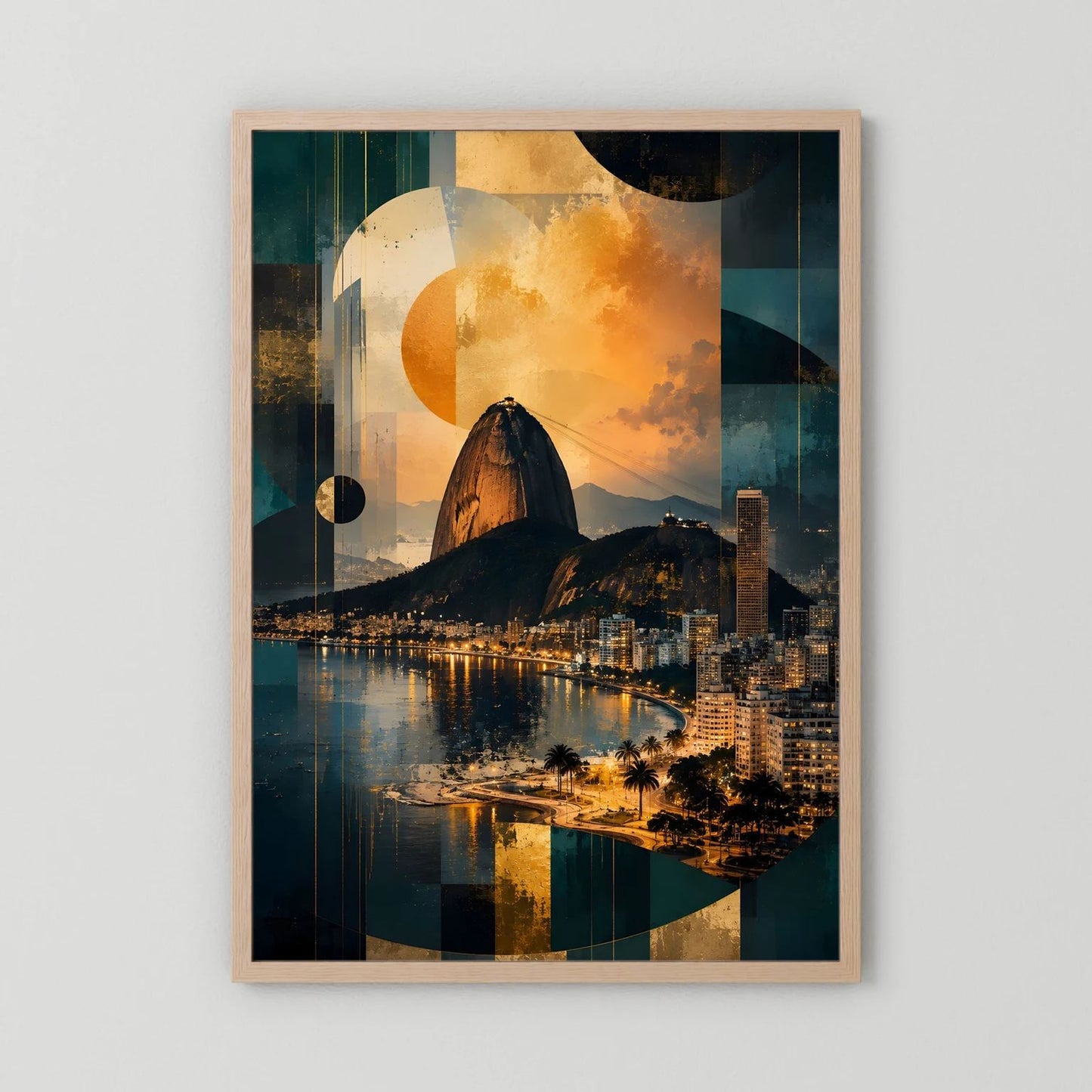 Brasilien-Poster im hellen Holzrahmen: abstrakte Skyline mit Zuckerhut, Mond und Goldwolken in Petrol.
