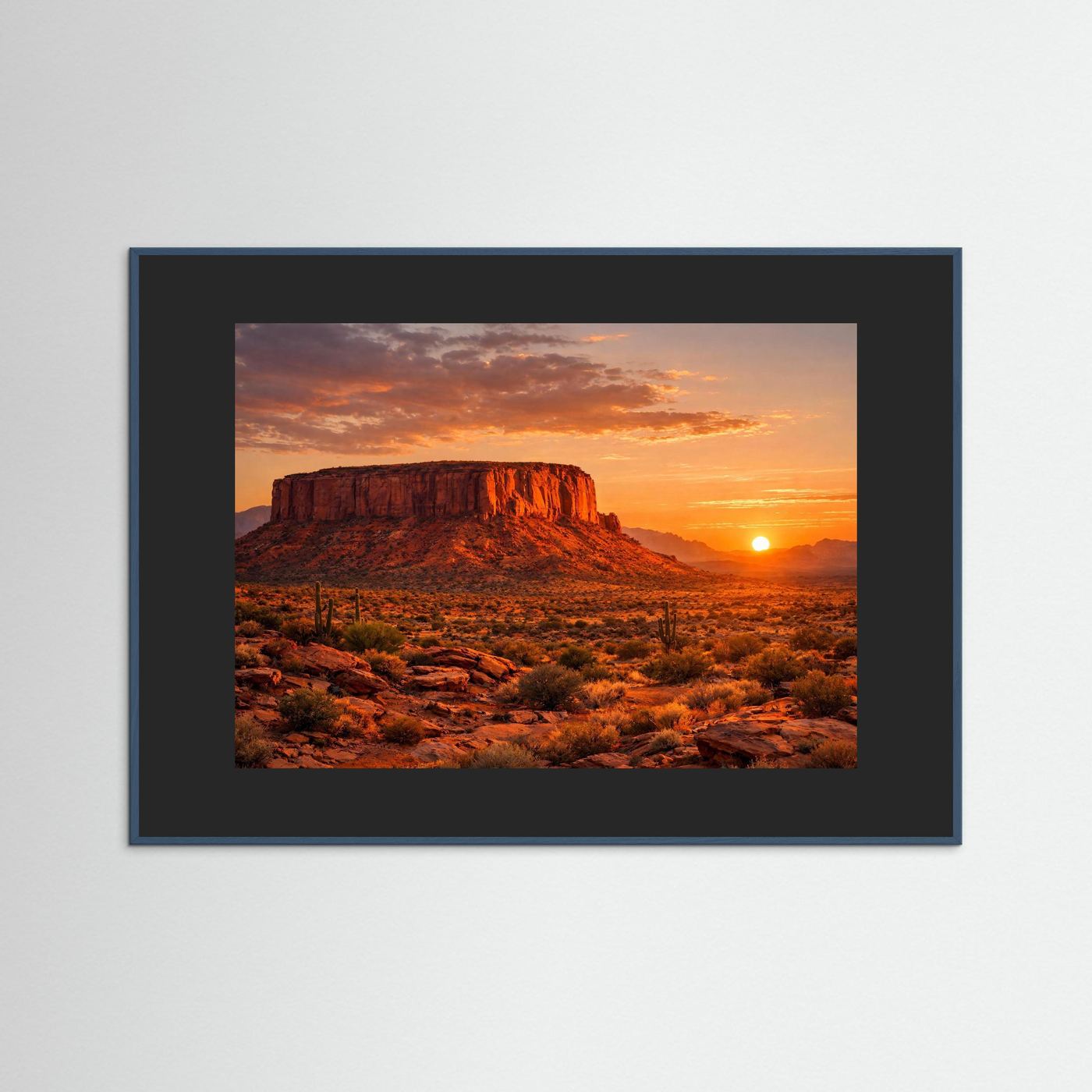 Wandbild mit Wüstenlandschaft im Sonnenuntergang und schwarzem Rahmen