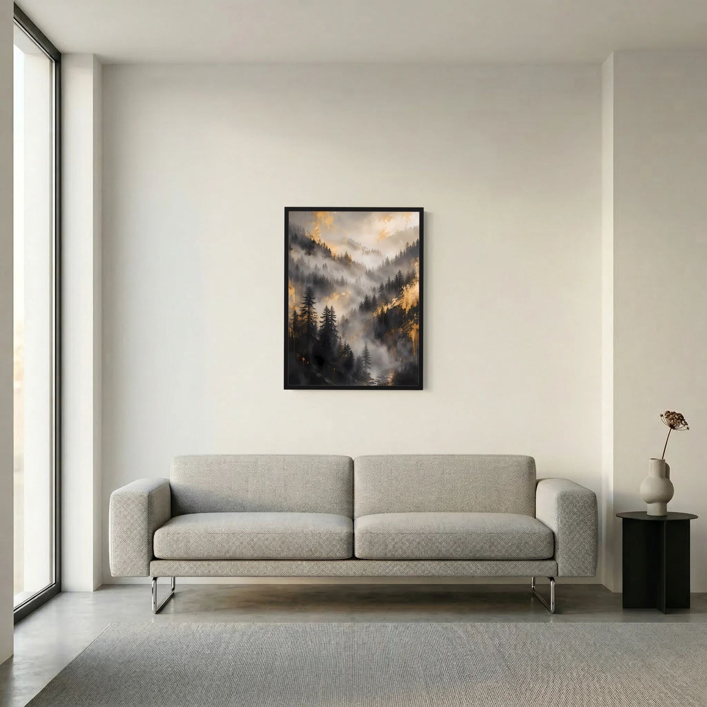 Gerahmtes Poster im Hochformat mit nebligem Bergpanorama, Tannen und goldenen Lichtstreifen