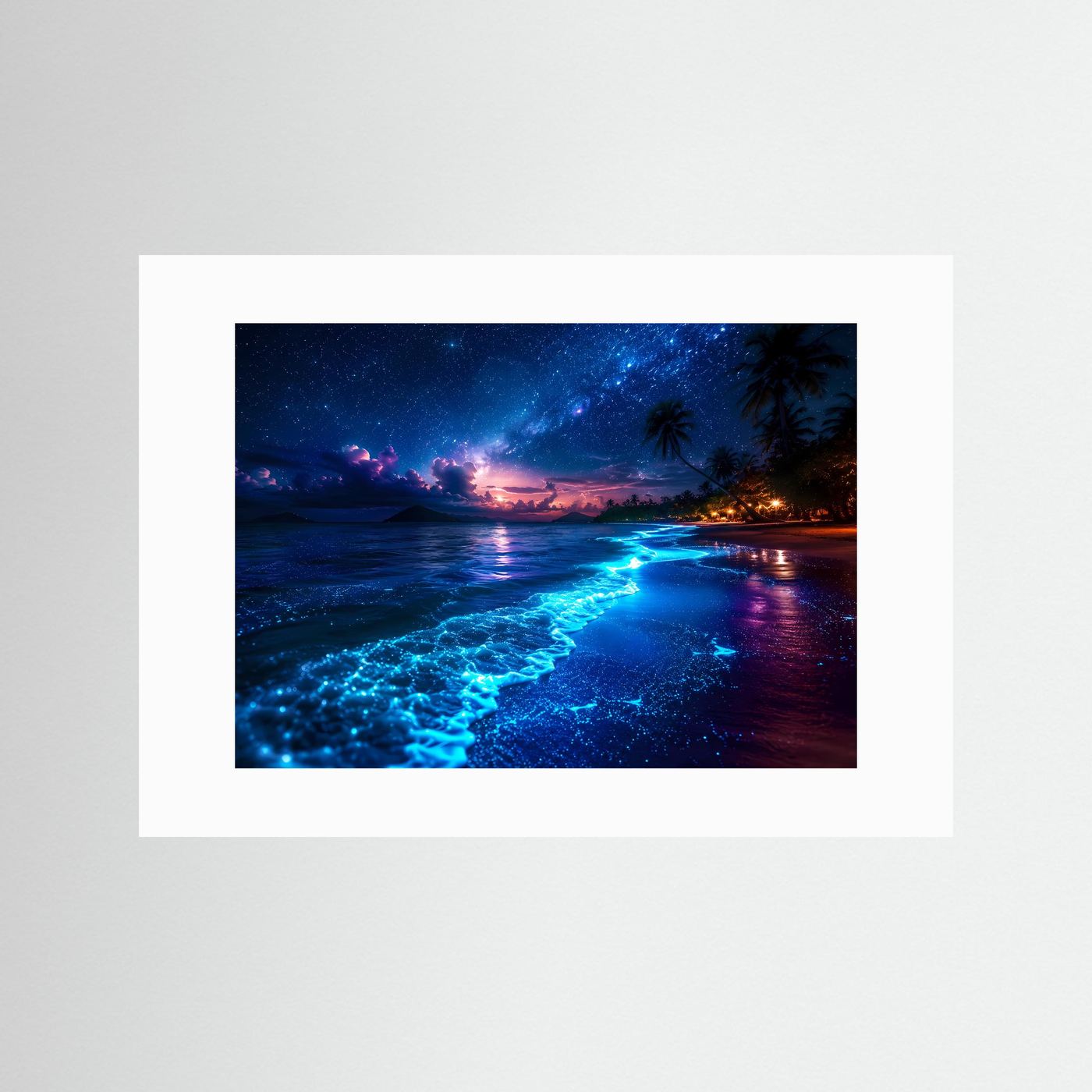 Leuchtender Biolumineszenz Strand Poster Querformat | Tropischer Sternenhimmel & Ozean Wandbild | Magische Nachtlandschaft