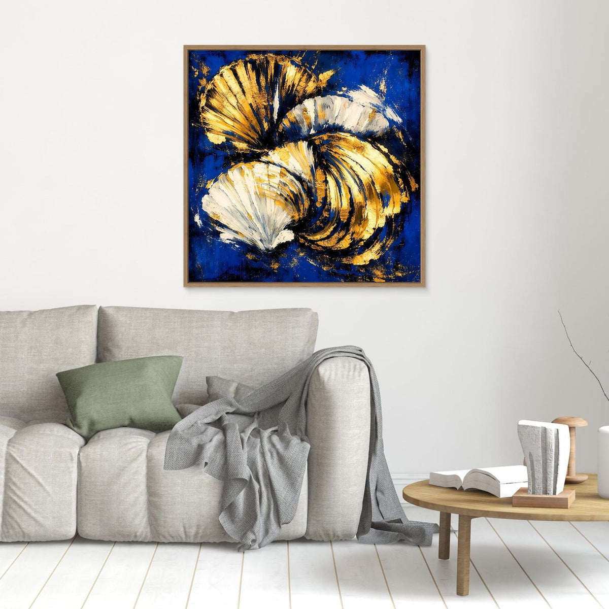 Leinwand-Wandbild mit abstrakten Muscheln, Blau, Weiß und Gold, goldbrauner Rahmen