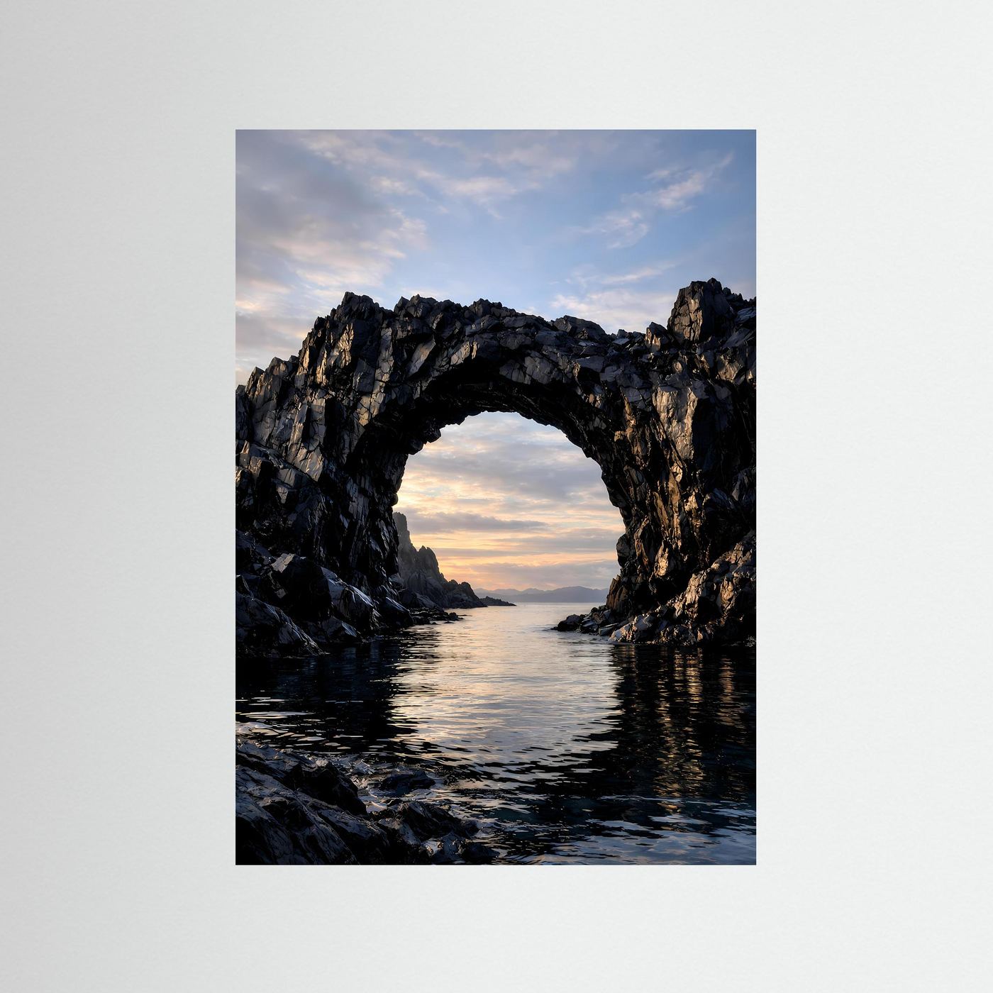 Felsentor-Poster: dunkler Felsenbogen über ruhigem Meer, Himmel in Dämmerungsfarben