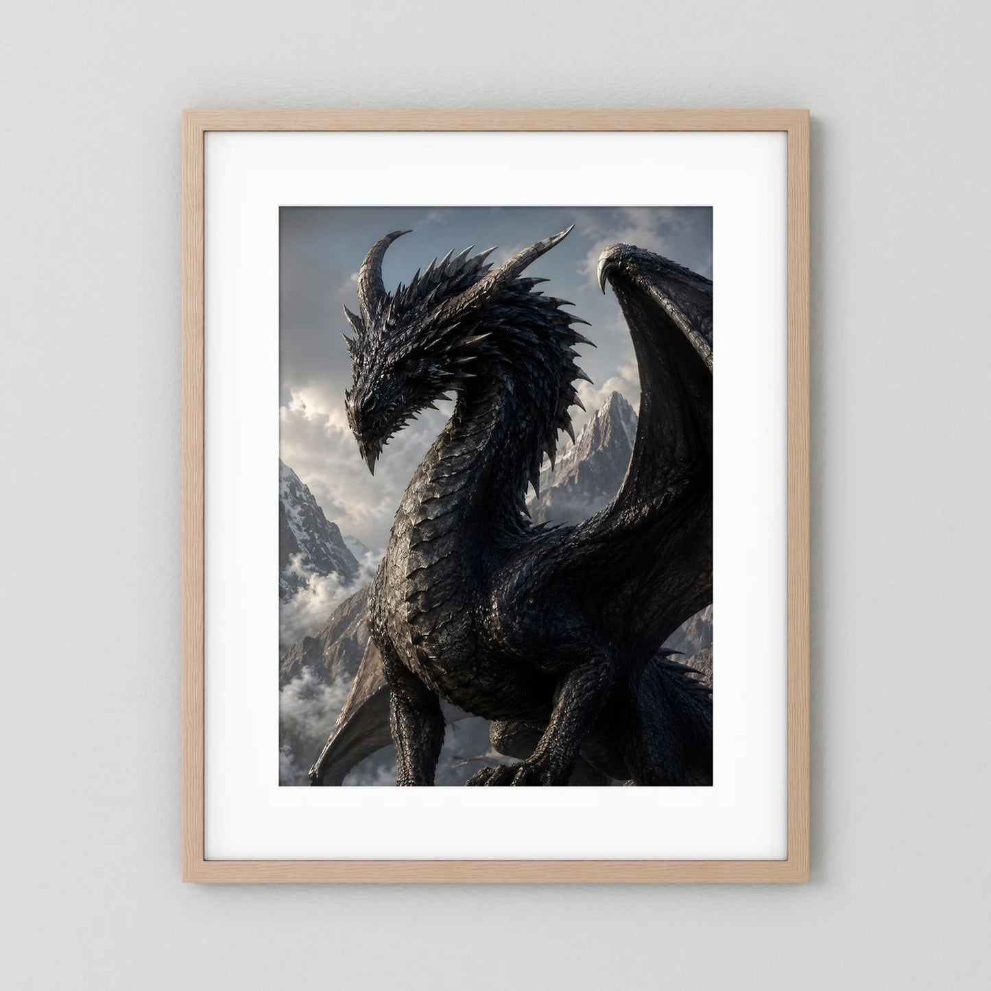 Fantasy-Drachenposter mit schwarzem Drachen in Berglandschaft, hellerer Holzrahmen