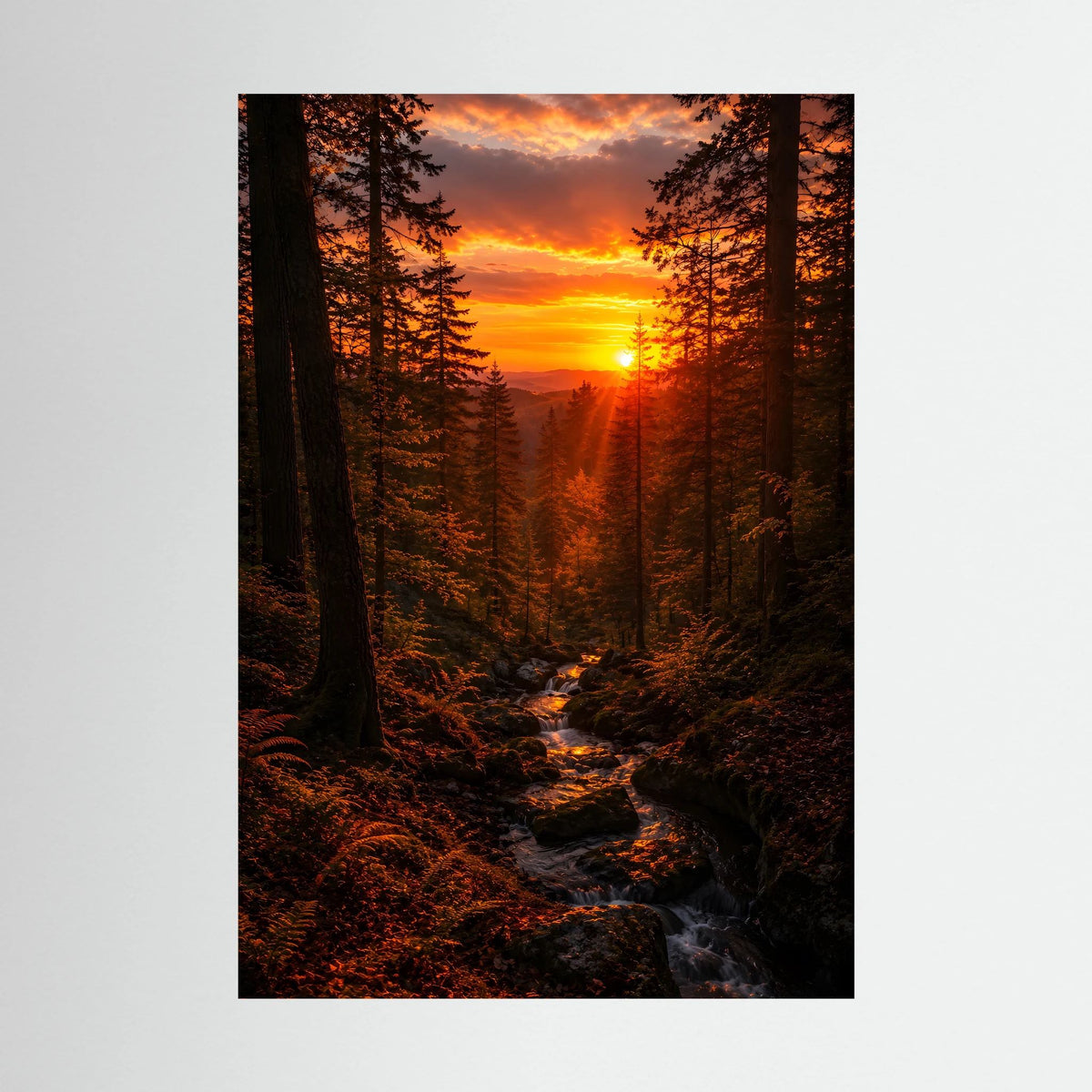 Hochformatiges Poster mit Waldweg und Bach im orange-goldenen Sonnenuntergang