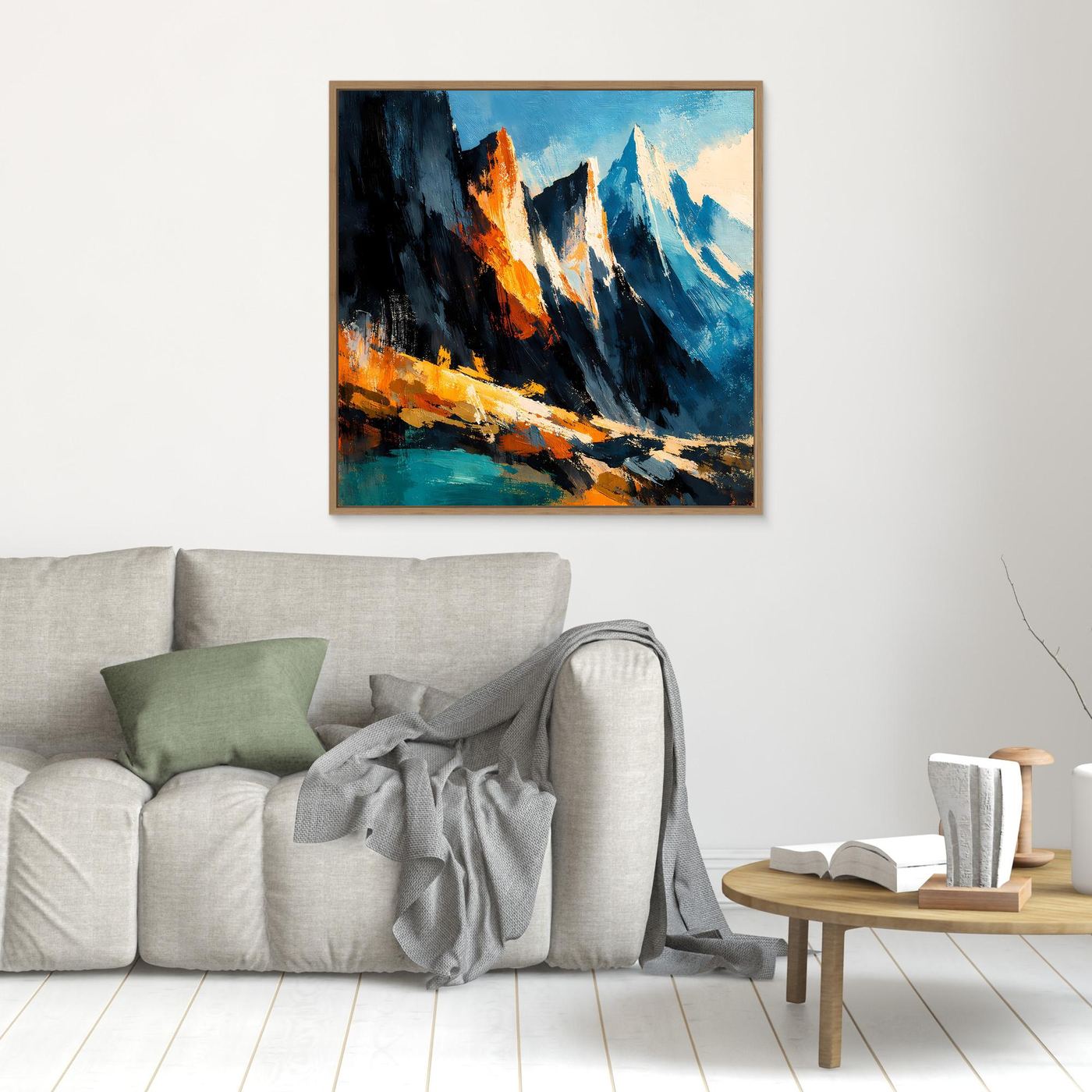 Abstraktes Wandbild mit Bergspitzen in Blau, Schwarz und Orange, goldbraun gerahmt