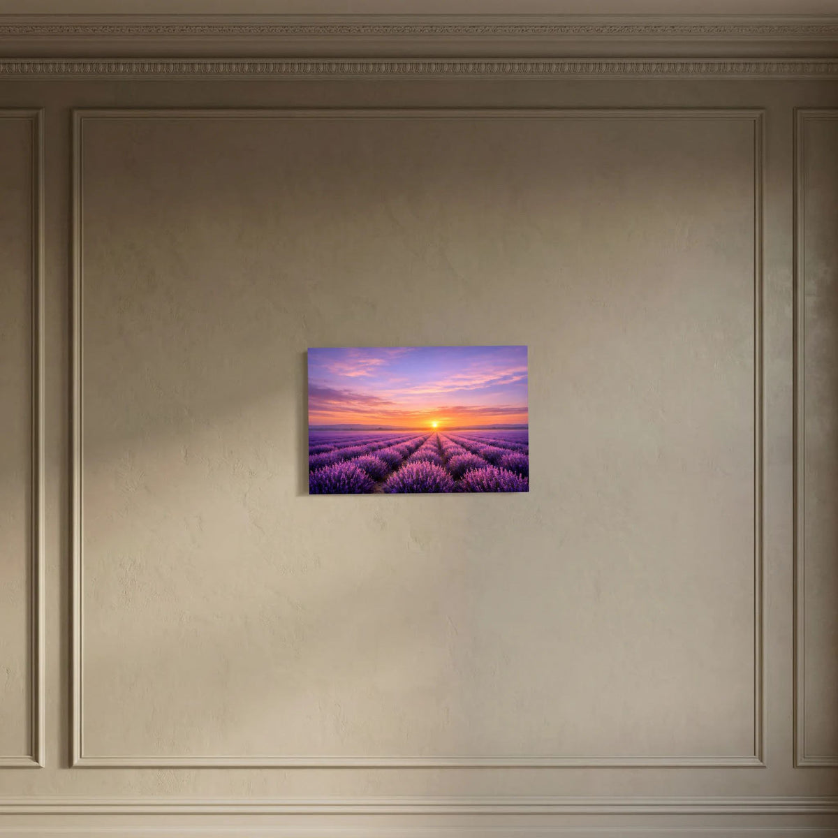 Wandbild im Querformat mit Lavendelfeld und Sonnenuntergang, violette Blüten im Vordergrund