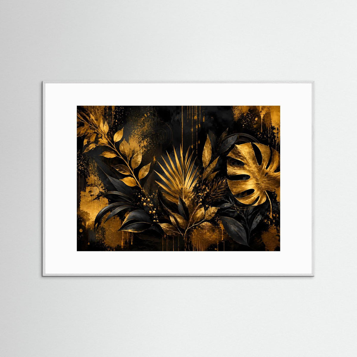 Botanisches Wandbild mit goldenen Monstera-Blättern auf dunklem Hintergrund, weißer Rahmen