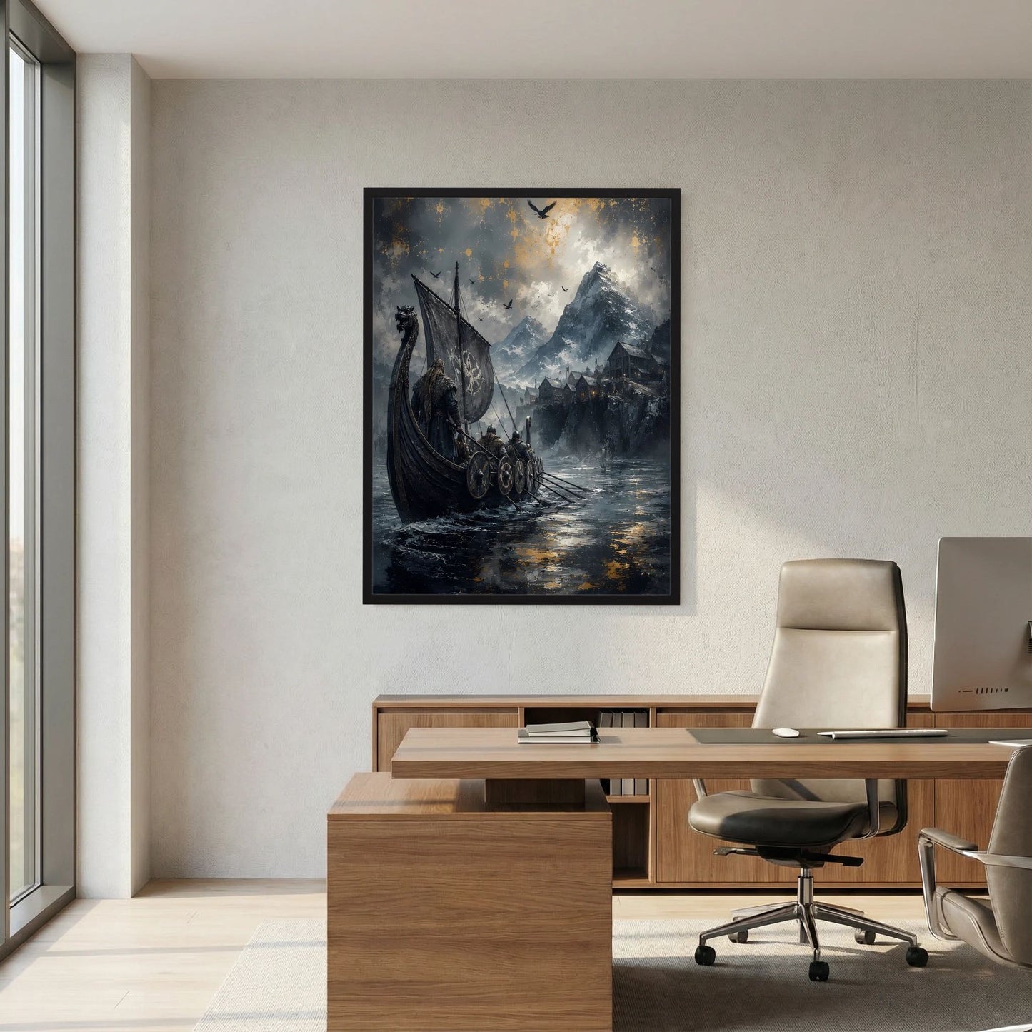 Gerahmtes Poster mit Wikinger-Schiff und Drachenkopf im sturmigen Meer, Berge und Lichtreflexe