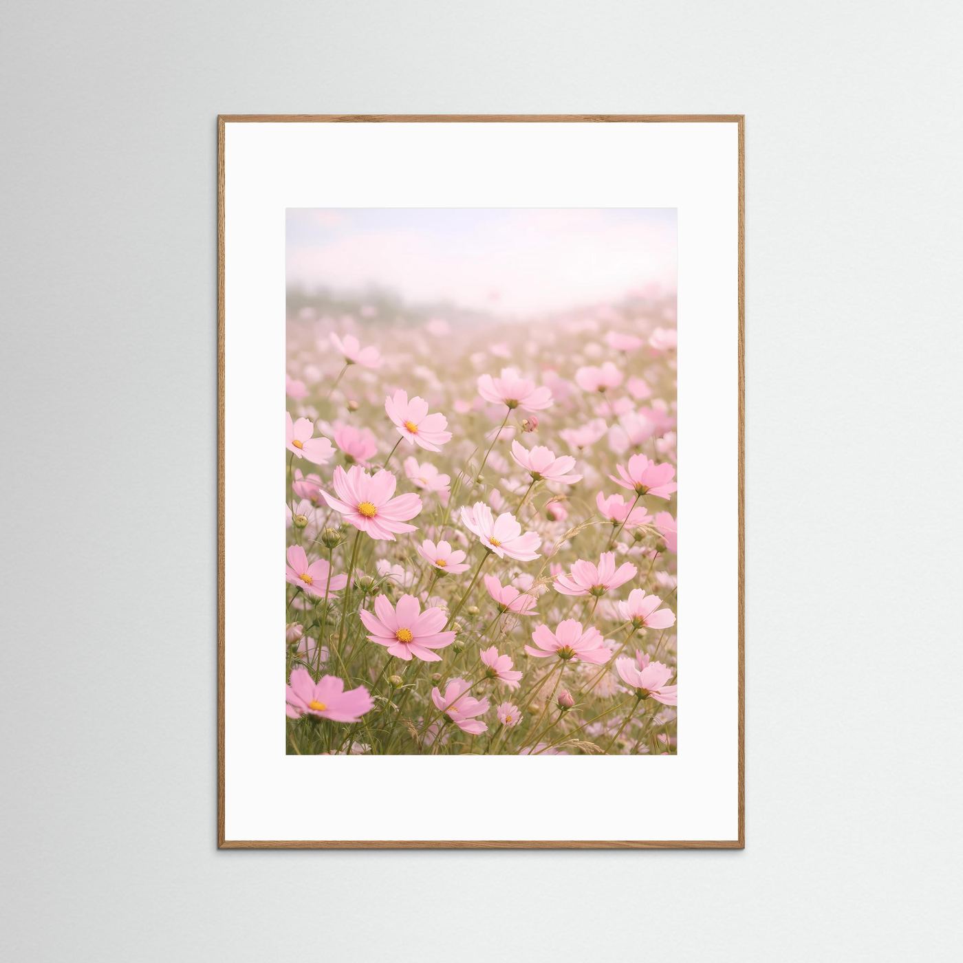 Hochformatiges Blütenposter mit rosa Kosmeen im braunen Rahmen
