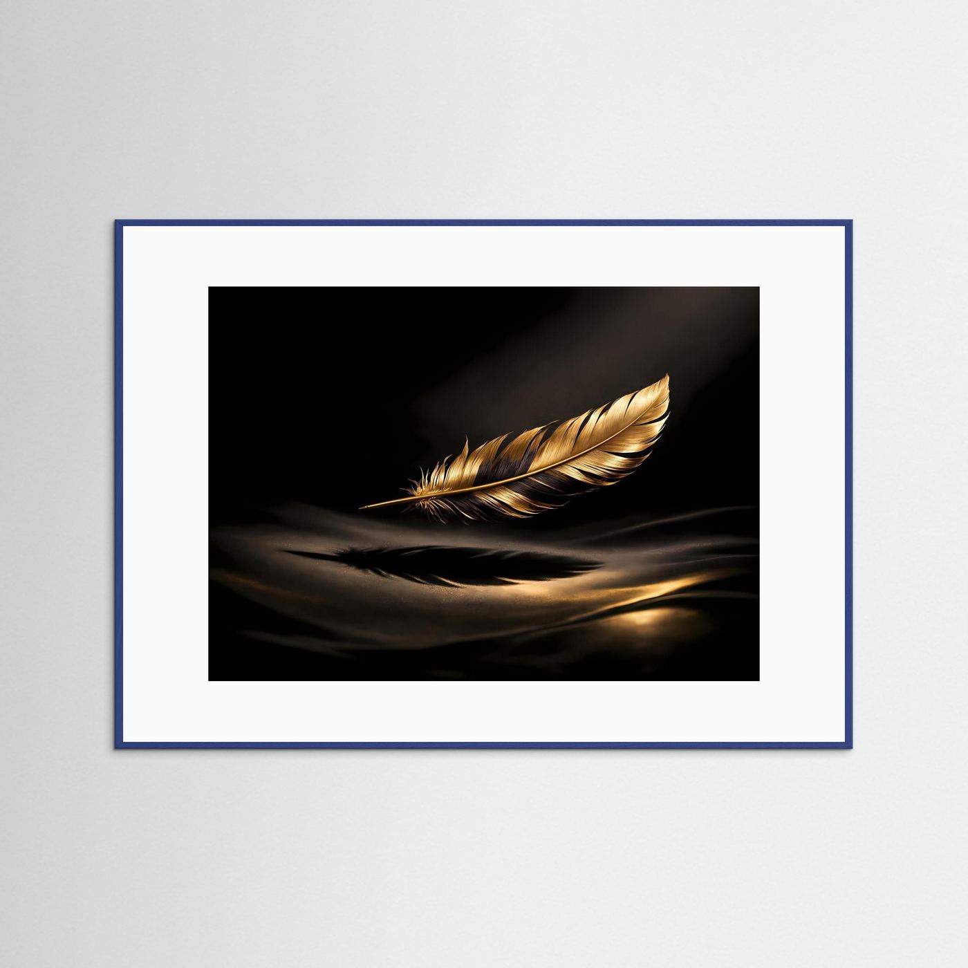 Schwebende Goldene Feder auf Seide | Luxus Kunst & Elegante Wanddeko Querformat