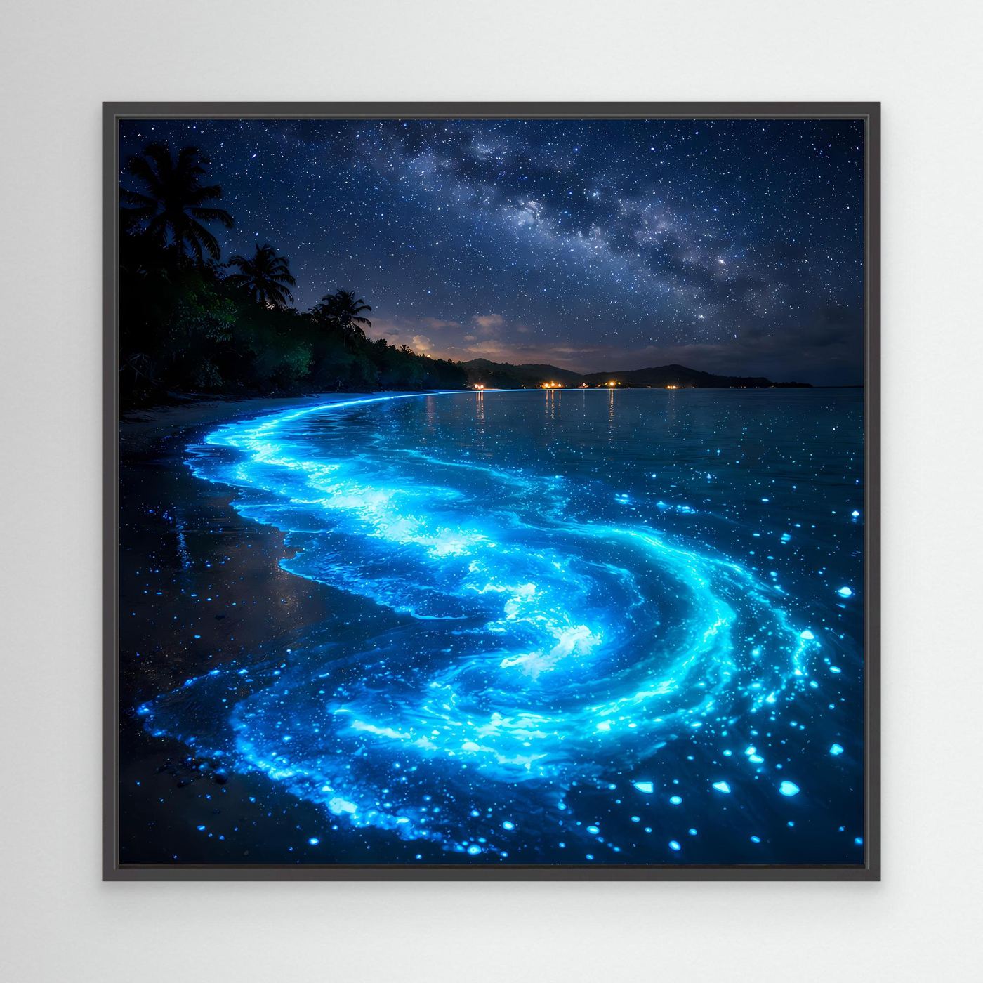 Leinwandbild Leuchtende Bucht mit blauem Biolumineszenz-Strand und schwarzem Rahmen
