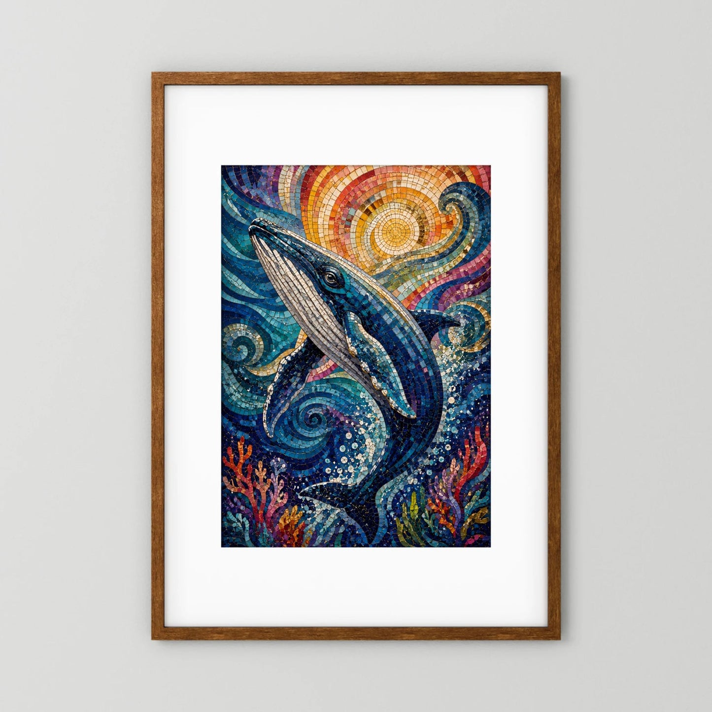 Poster mit Delfin-Mosaik in Blau, runde Sonne und Korallen, Hochformat, Holzrahmen