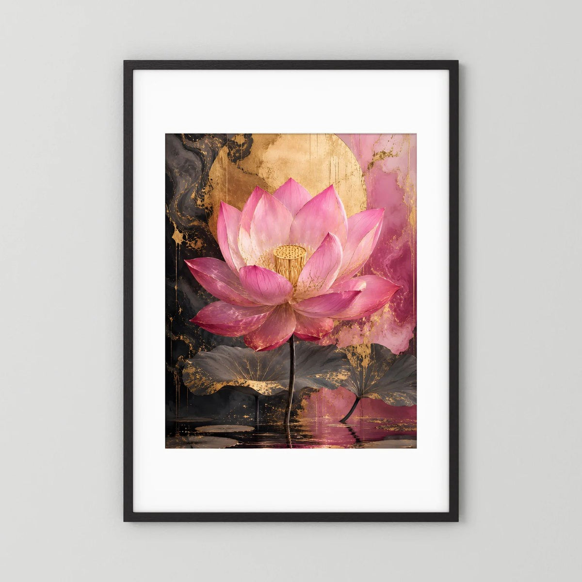 Lotusposter mit rosa Seerosenblüte, schwarzer Rahmen mit weißem Passepartout