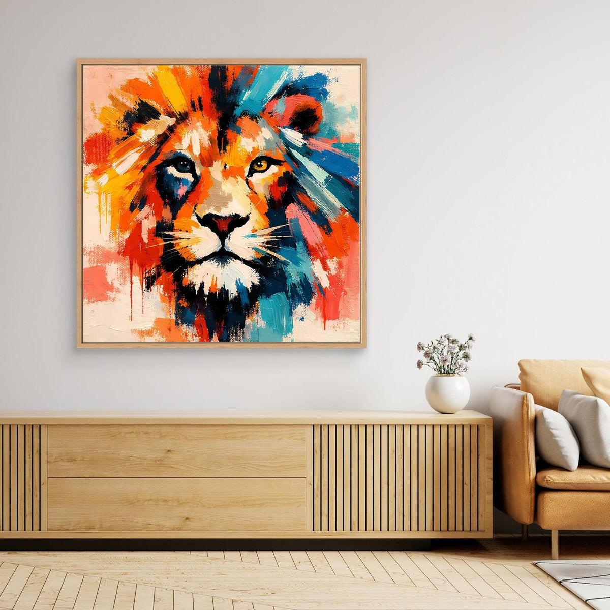 Quadratisches Leinwandbild mit abstraktem Löwenkopf, orange und blau, mit hellem Holzrahmen