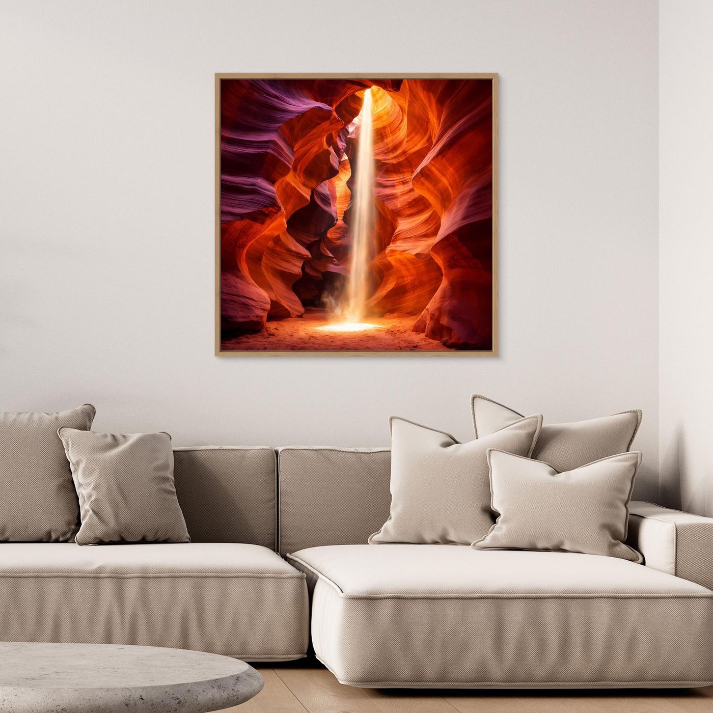 Leinwandbild: orange-rotes Canyon-Höhlenmotiv mit senkrechtem Lichtstrahl, schwarzer Rahmen