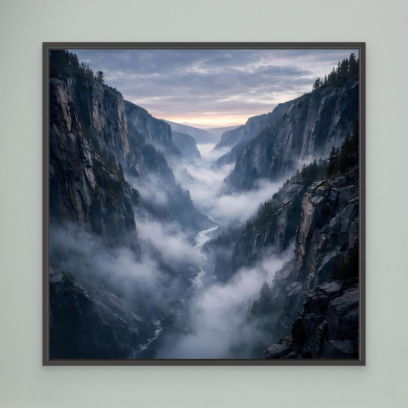 Leinwandbild neblige Schlucht zwischen Bergen, blau-graue Felsen, schwarzer Rahmen