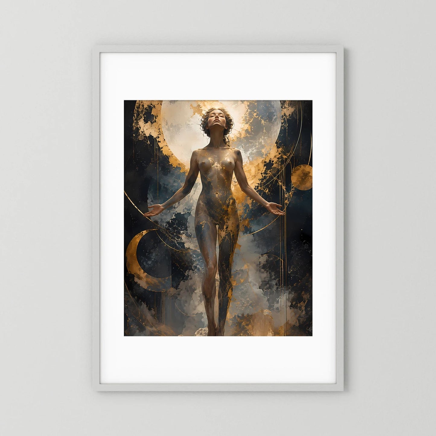 Mondgöttin in Gold | Mystische Frau vor Vollmond | Poster Hochformat