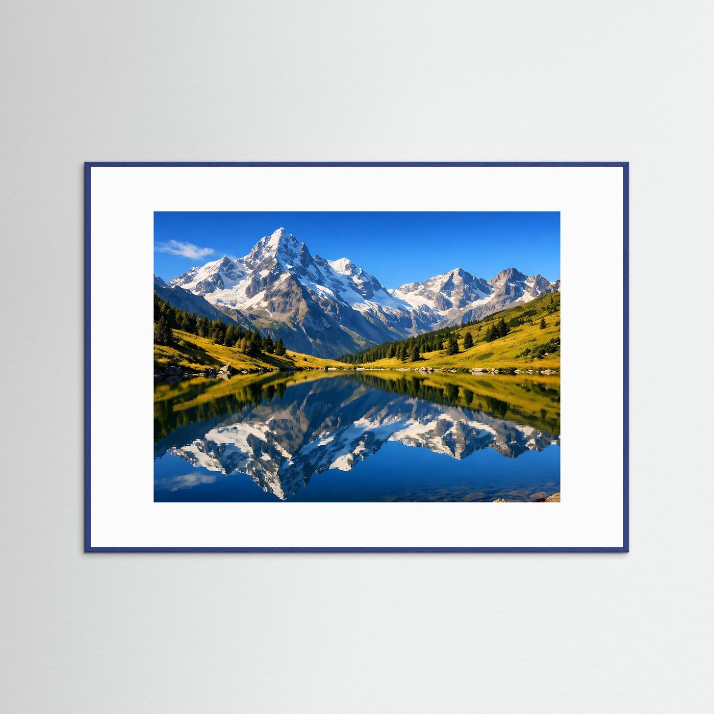 Panorama-Bergposter im Querformat mit Alpen und spiegelndem See, weißer Rahmen