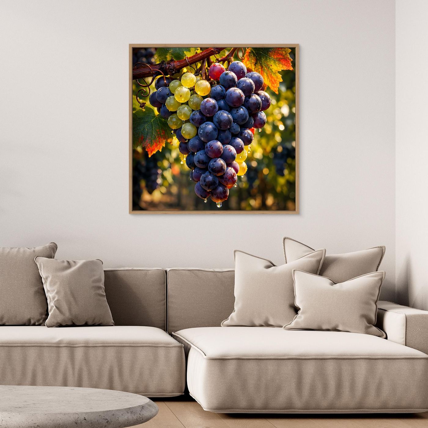 Leinwand-Wandbild mit Weintrauben in Blau und Gelb an der Rebe, Holzrahmen