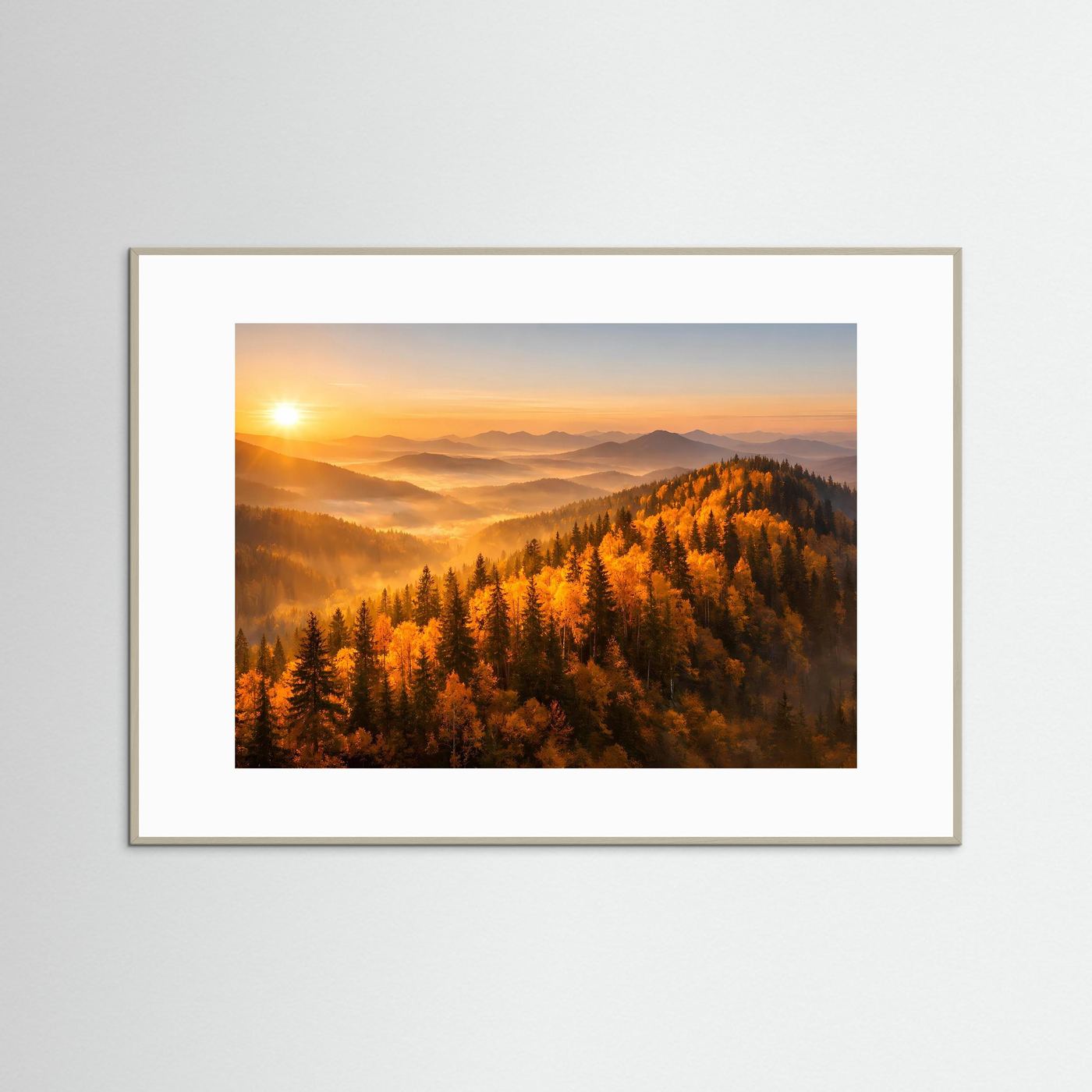 Wandposter mit Herbstwald- und Berglandschaft, Sonnenaufgang, weiß gerahmt