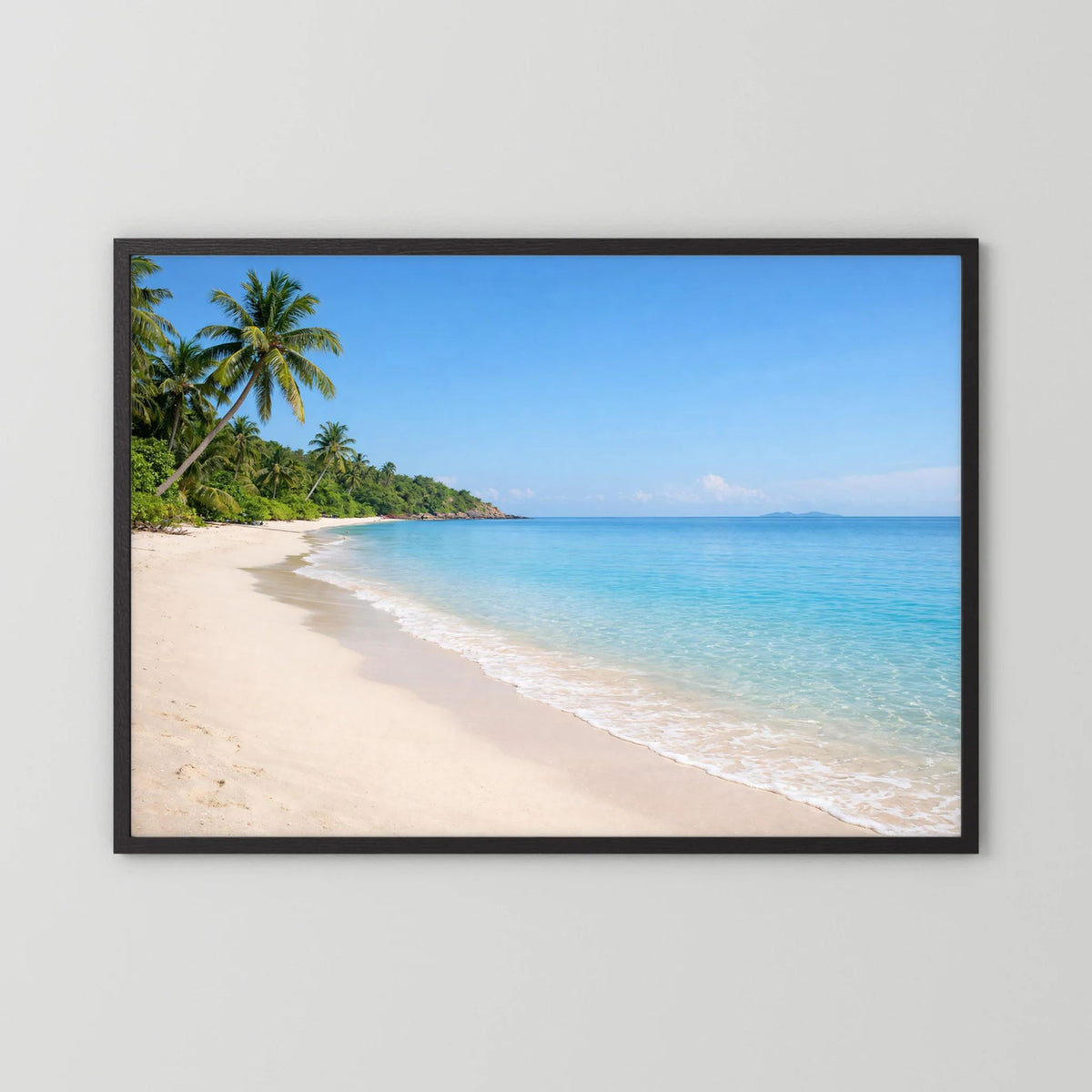 Querformat-Wandbild mit Strand und Palmen, schwarzer Rahmen